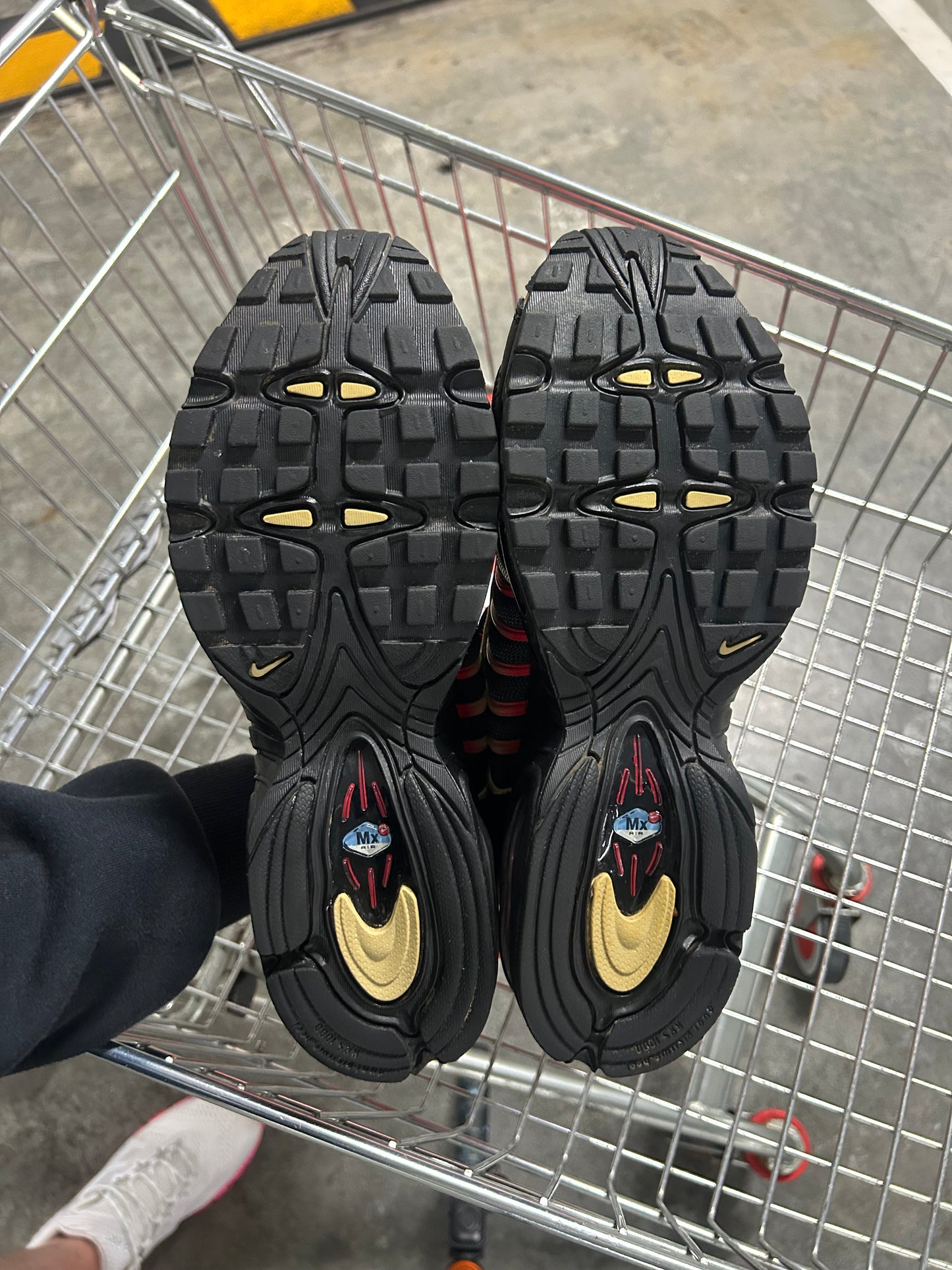 Nike Tailwind 4 Black Gold Red Men’s US9