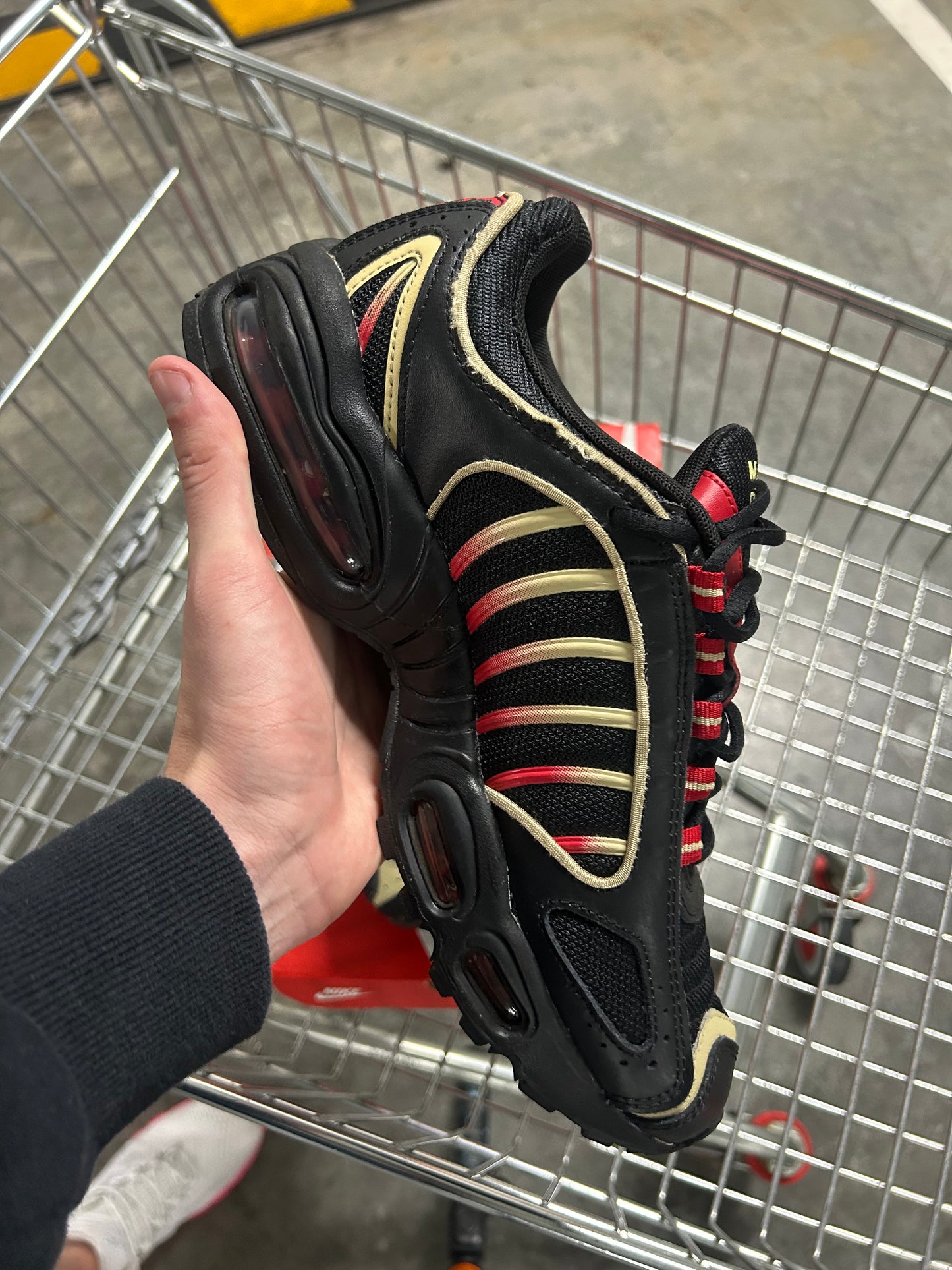 Nike Tailwind 4 Black Gold Red Men’s US9