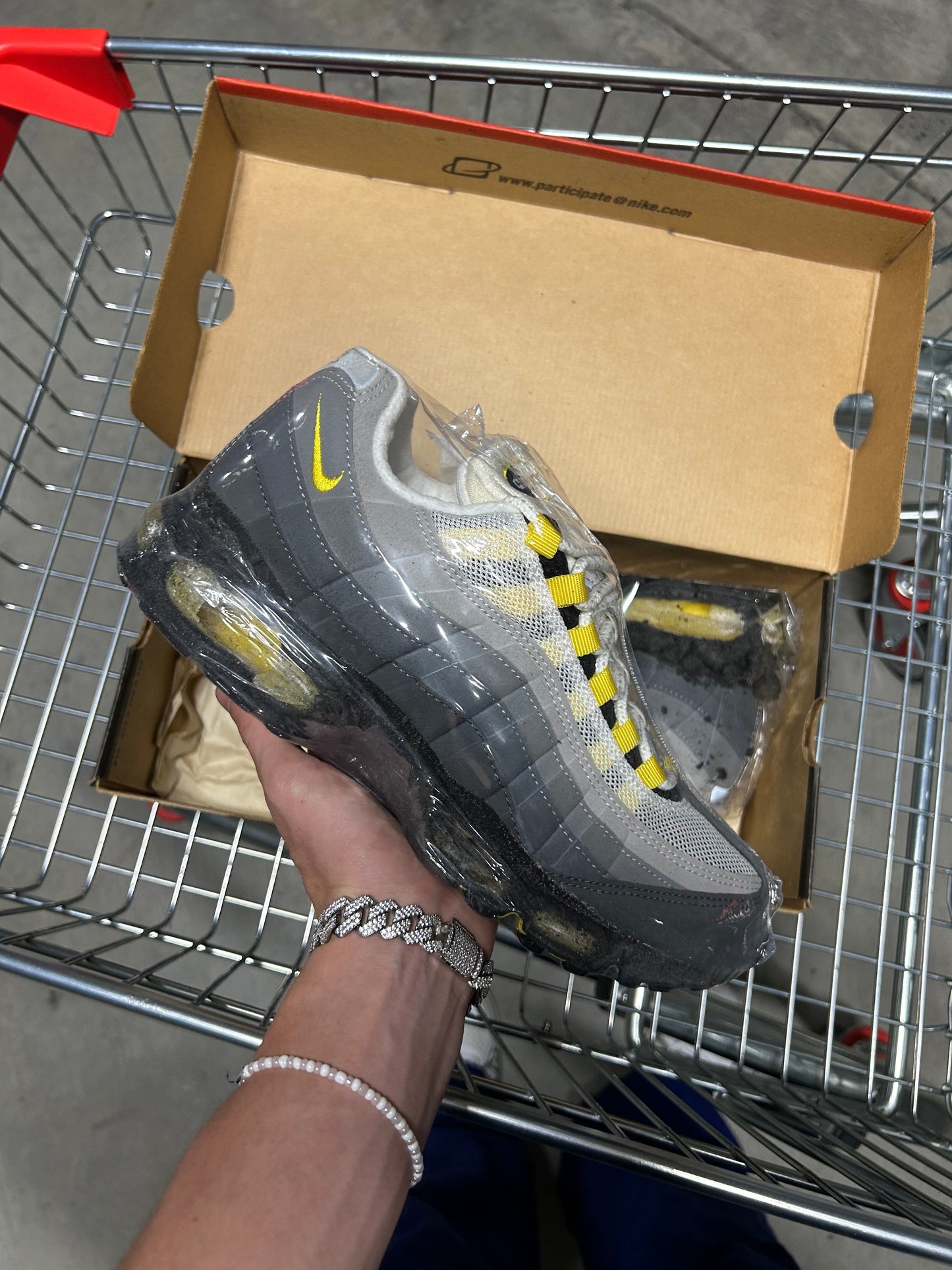 Nike Air Max 95 Black/Yellow Streak (1998) US9.5 Men’s