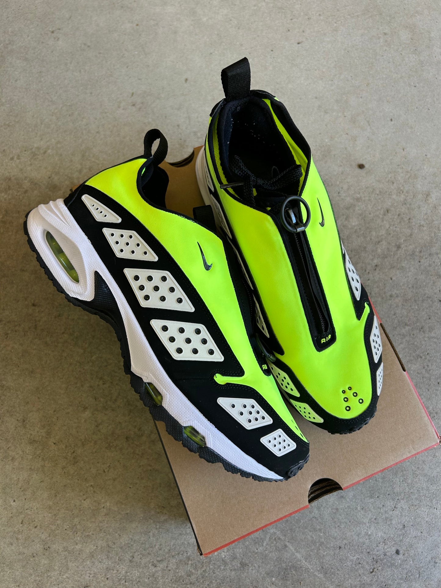 NIKE AIR MAX SNDR Neon Volts US11.5 Women’s / 10 Men’s