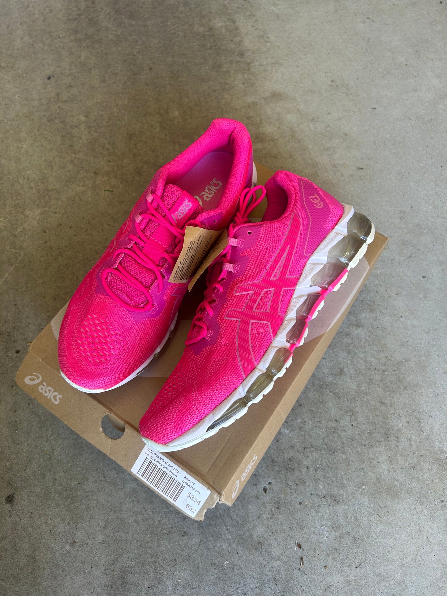 ASICS Gel Quantum 360 6 Dragon Fruit US12 Women’s / men’s 10.5