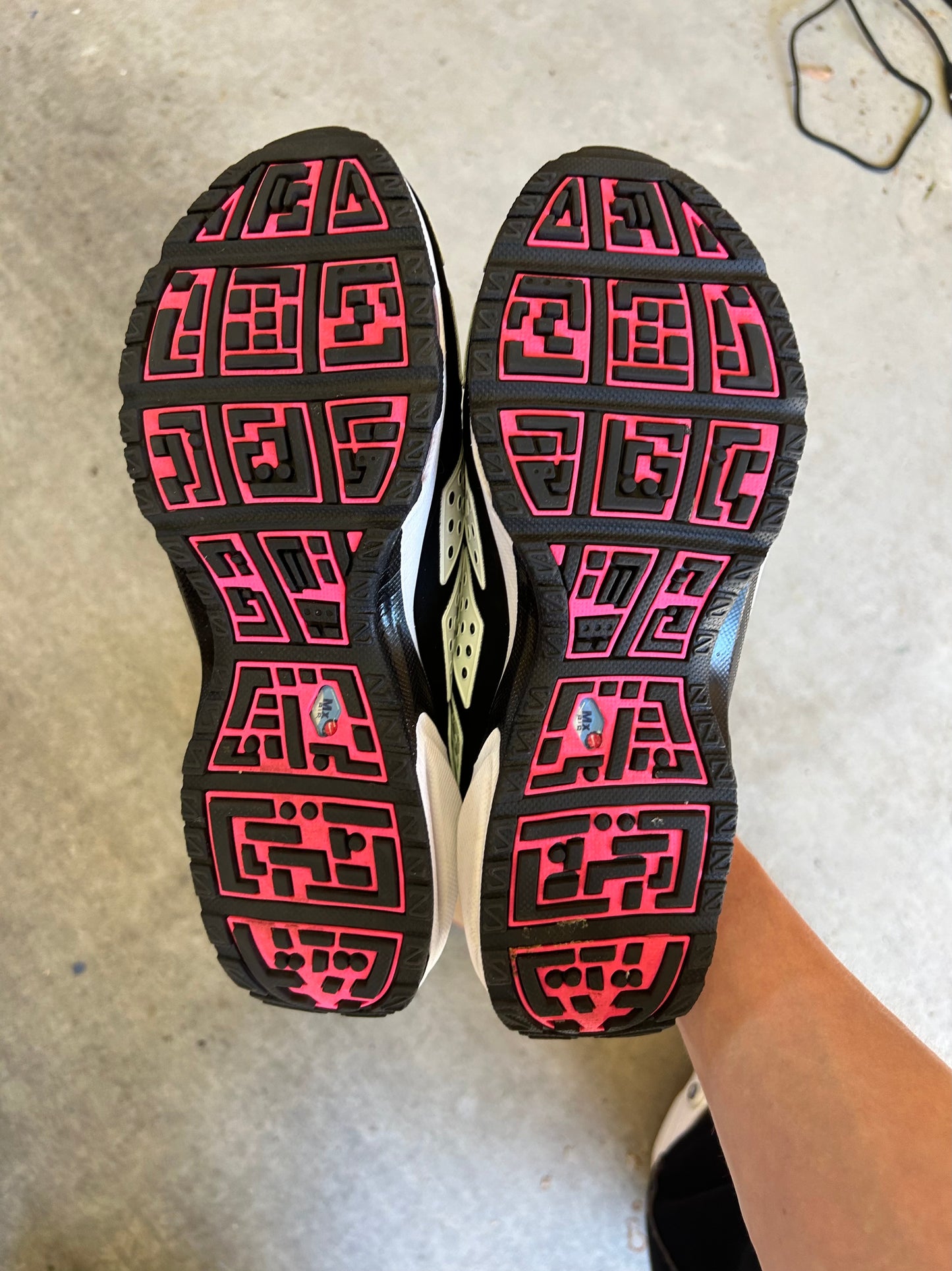 NIKE AIR MAX SNDR Hyper Pink US11.5 Women’s / 10 Men’s