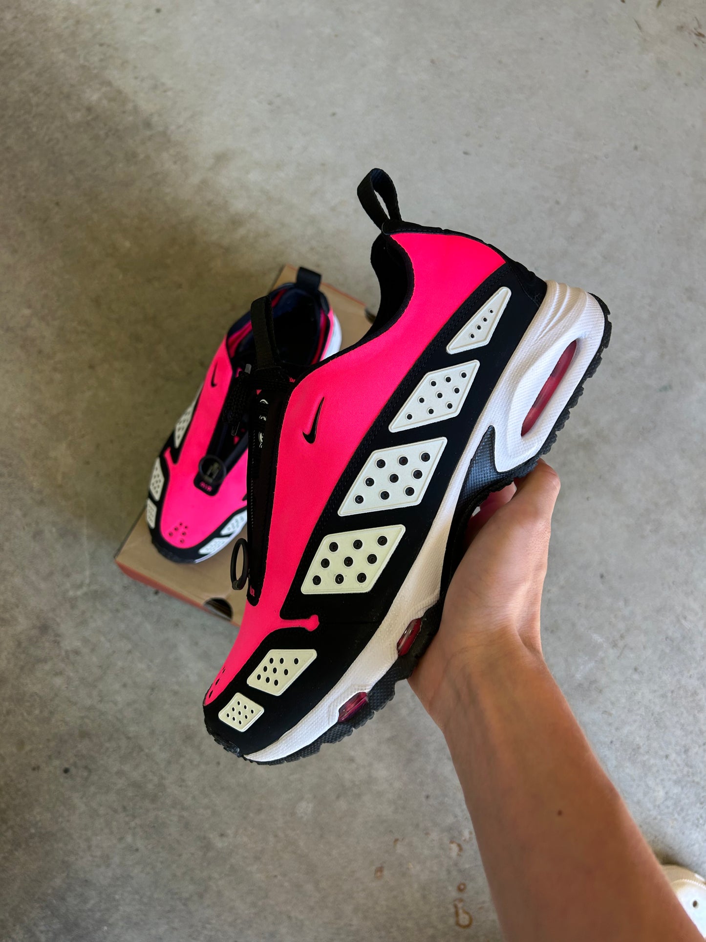 NIKE AIR MAX SNDR Hyper Pink US11.5 Women’s / 10 Men’s