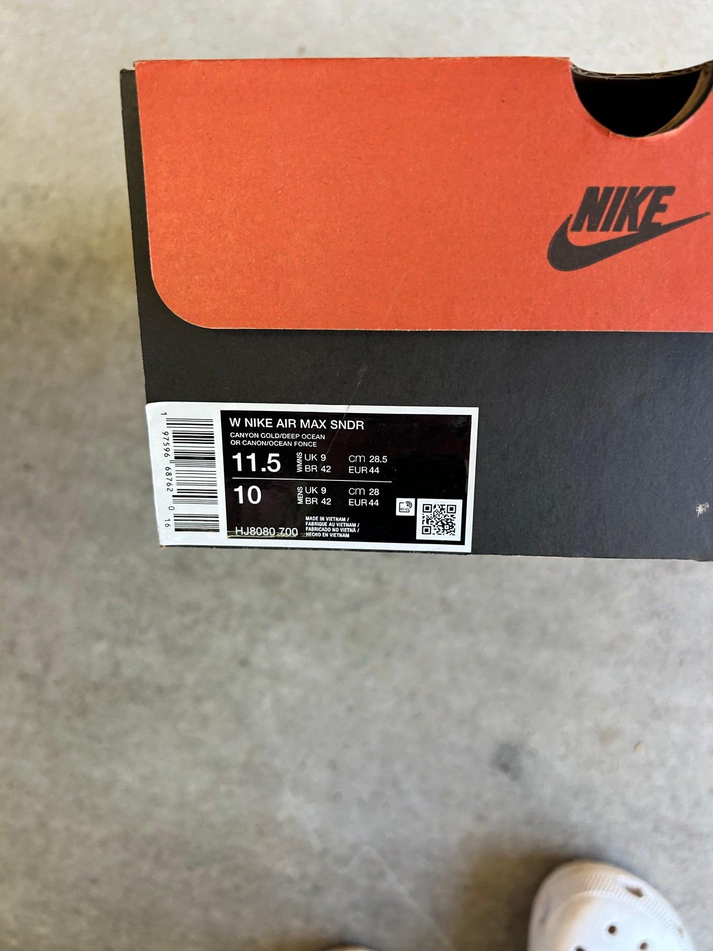 NIKE AIR MAX SNDR Canyon Gold US11.5 Women’s/ 10 Men’s
