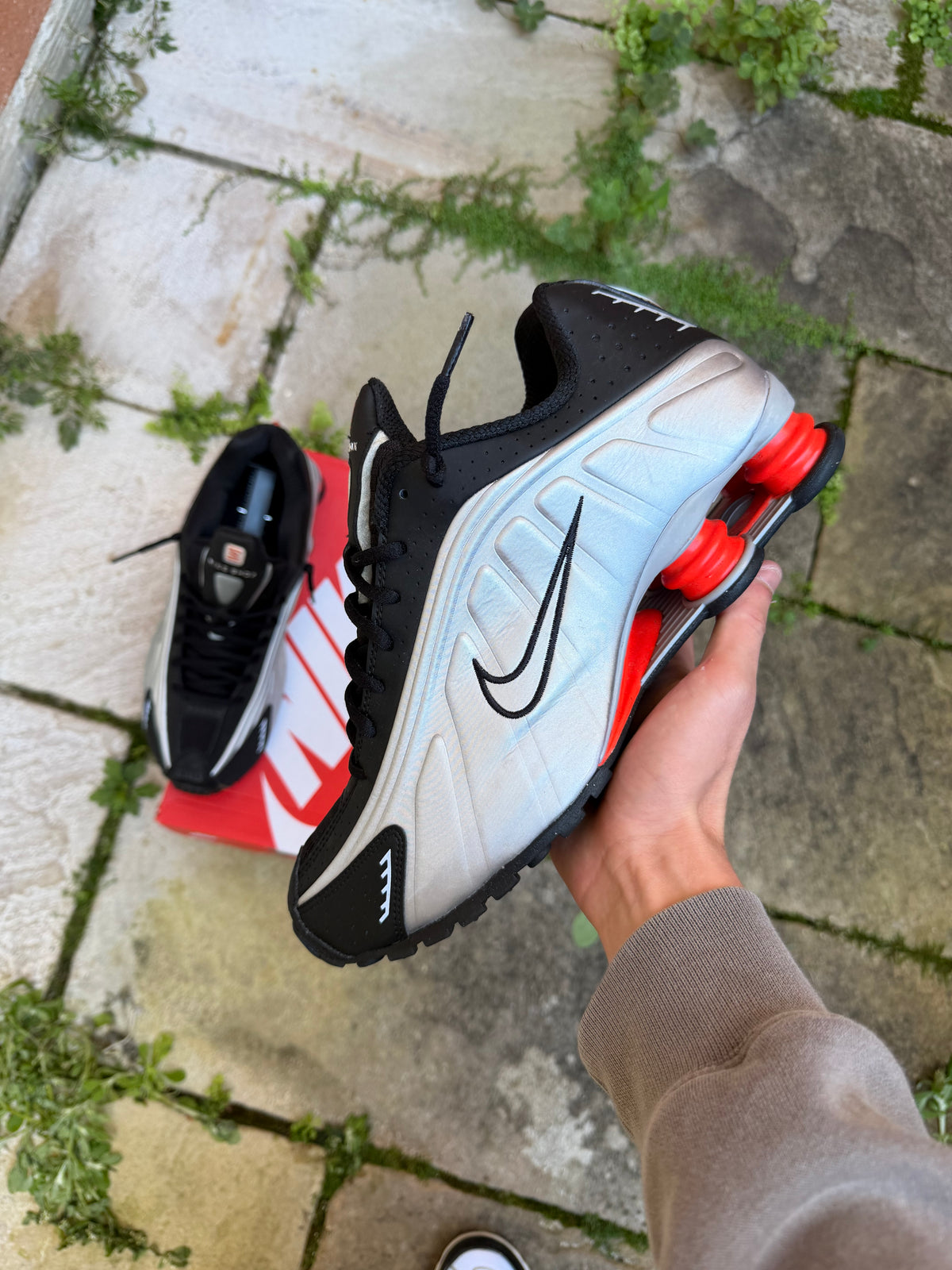 Nike Shox R4 “Black Red Silver” US10 Men’s