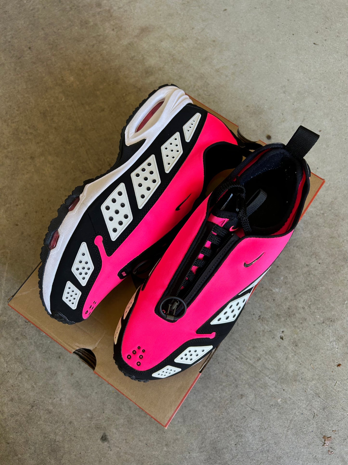 NIKE AIR MAX SNDR Hyper Pink US11.5 Women’s / 10 Men’s