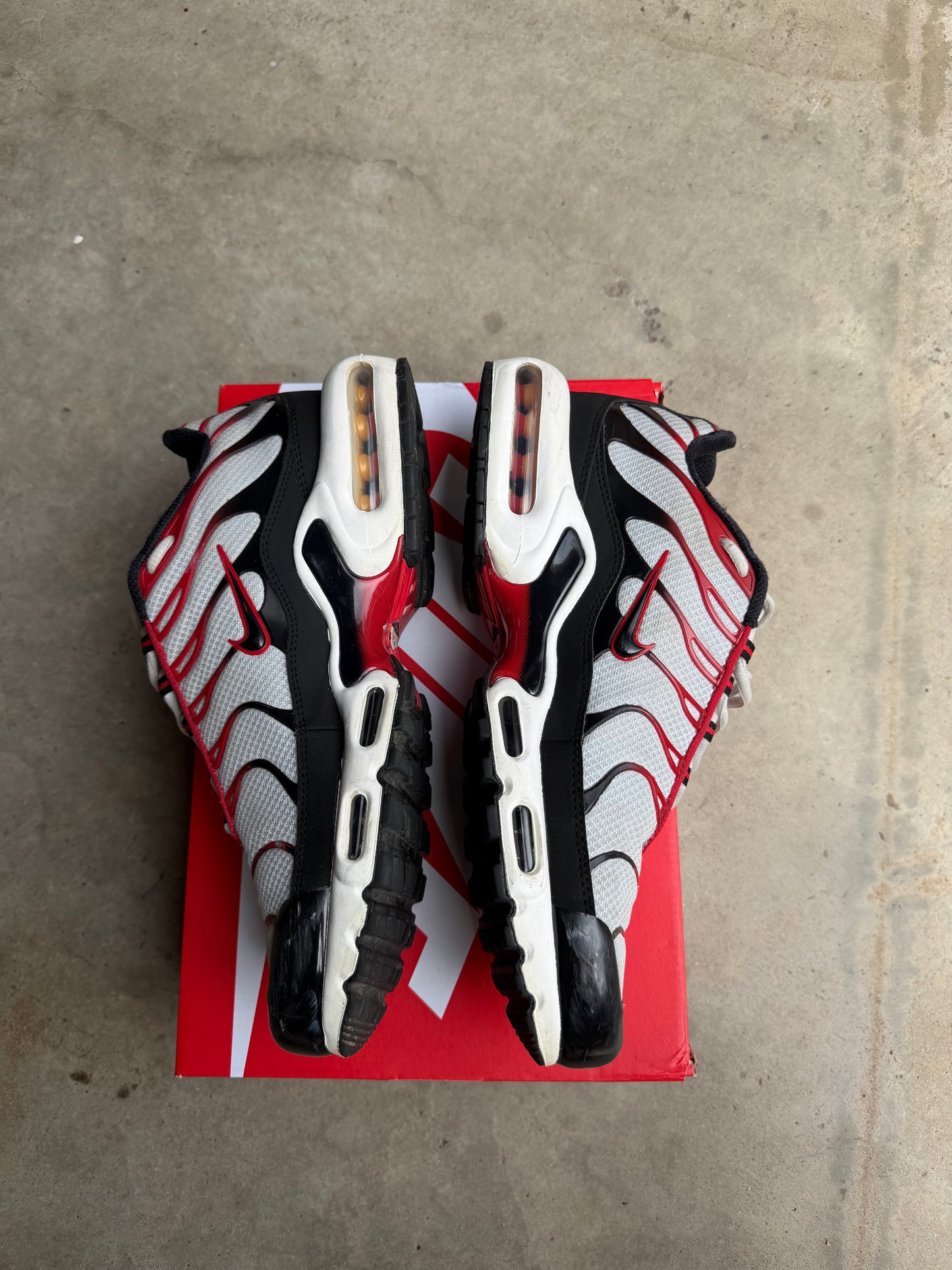 Nike Air Max Plus Platinum Black University Red US10 Men’s