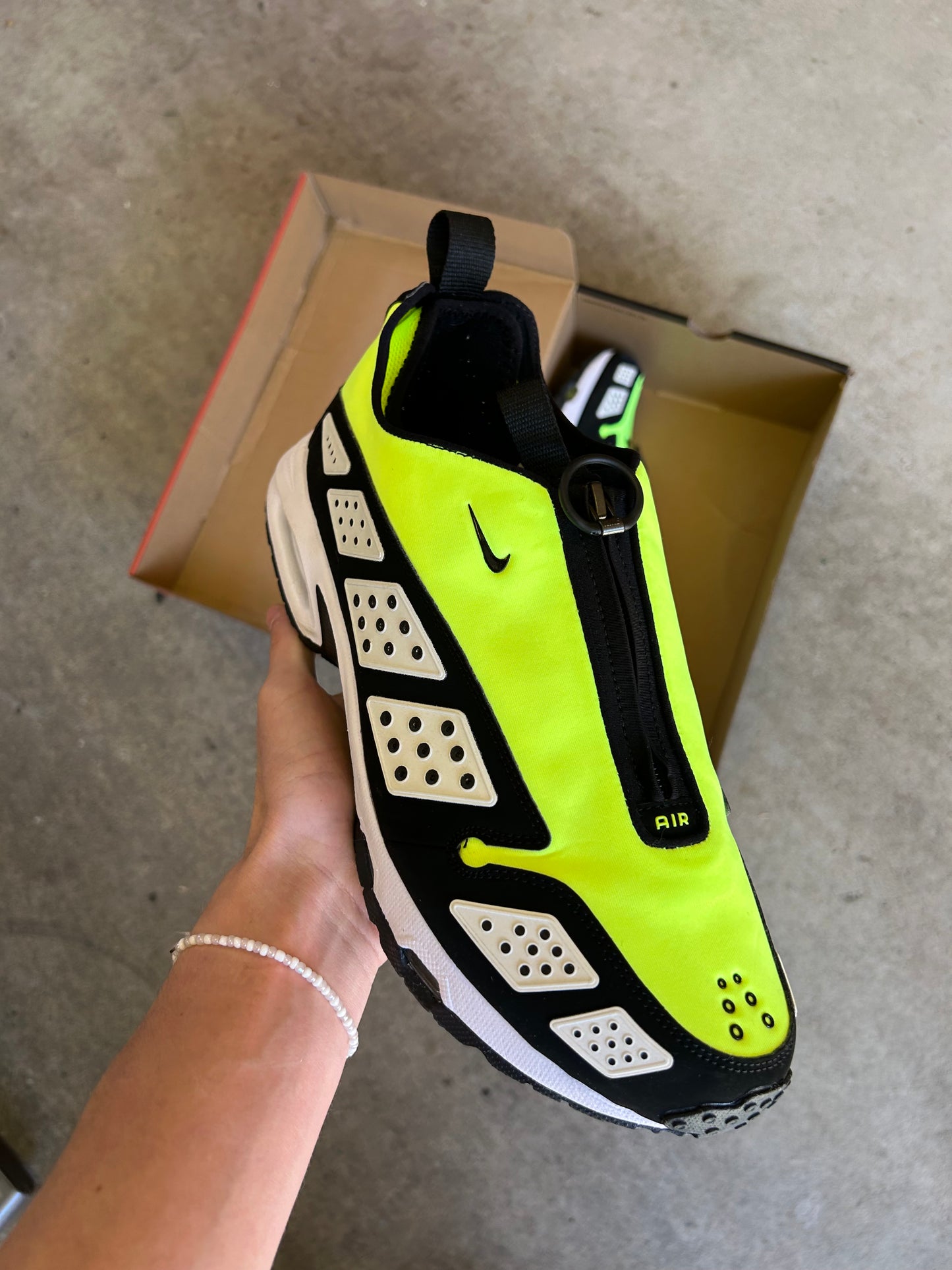 NIKE AIR MAX SNDR Neon Volts US11.5 Women’s / 10 Men’s