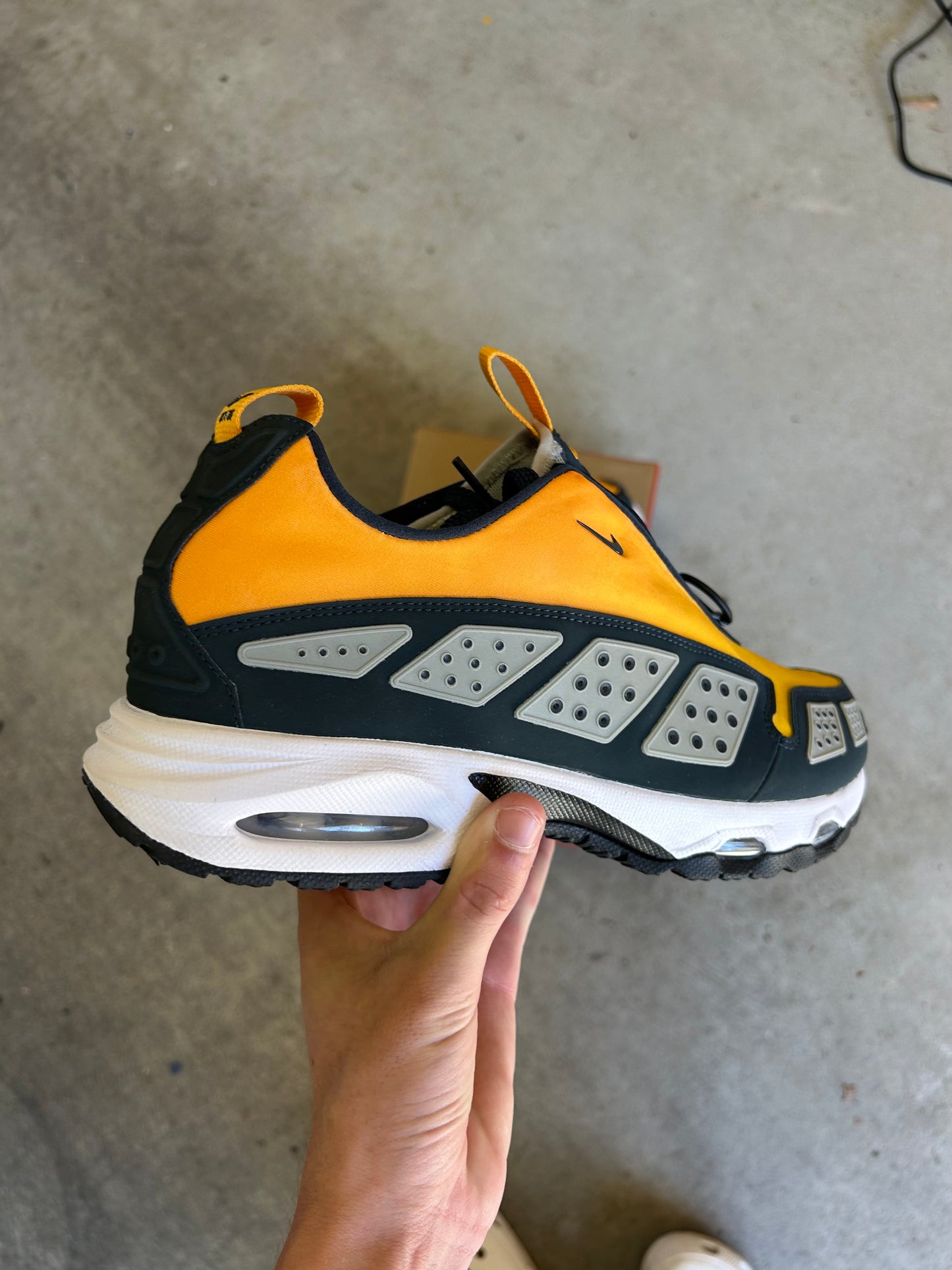 NIKE AIR MAX SNDR Canyon Gold US11.5 Women’s/ 10 Men’s