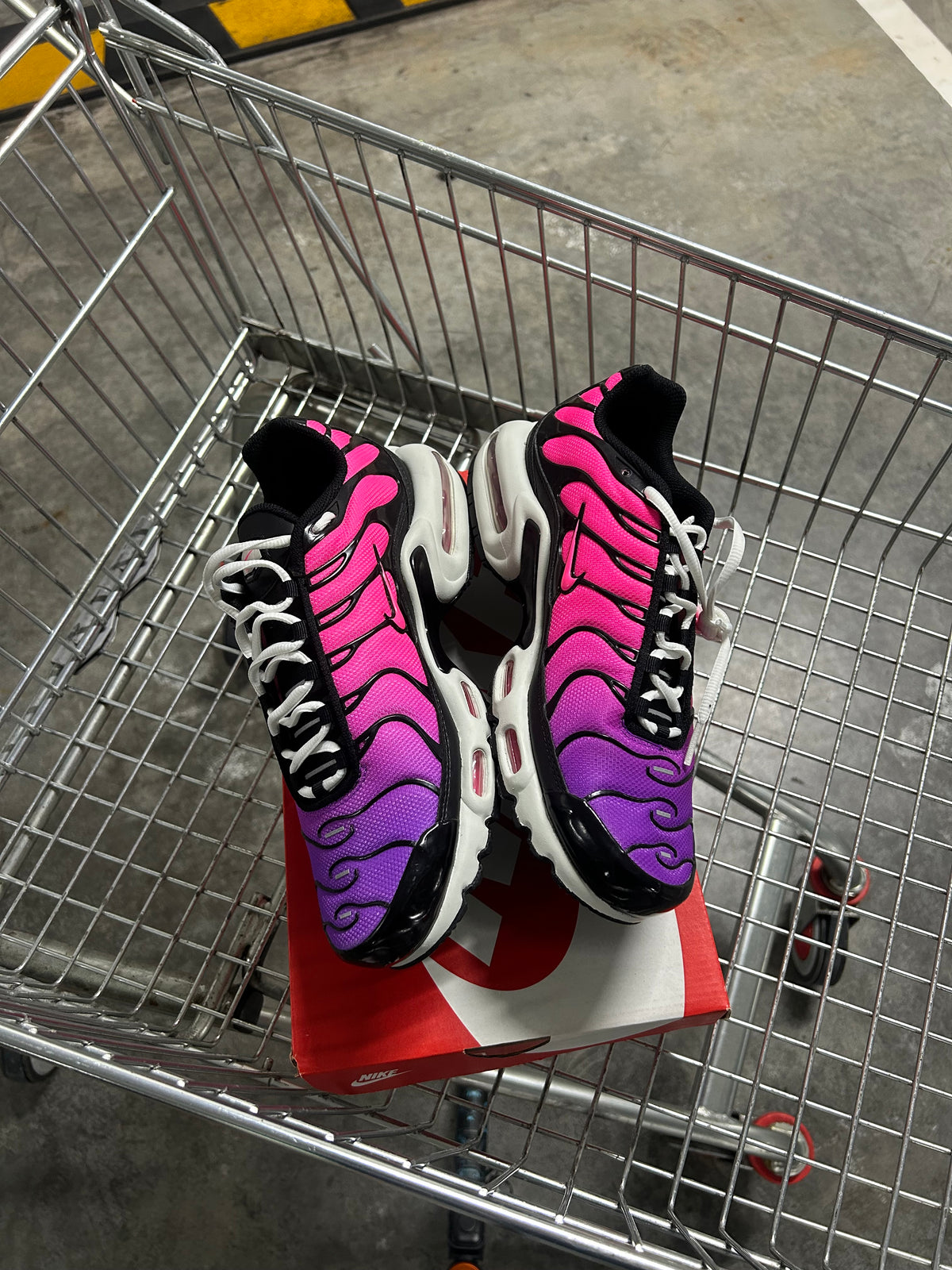 Nike Air Max Plus Dusks Women’s 10 / Men’s 8.5-9