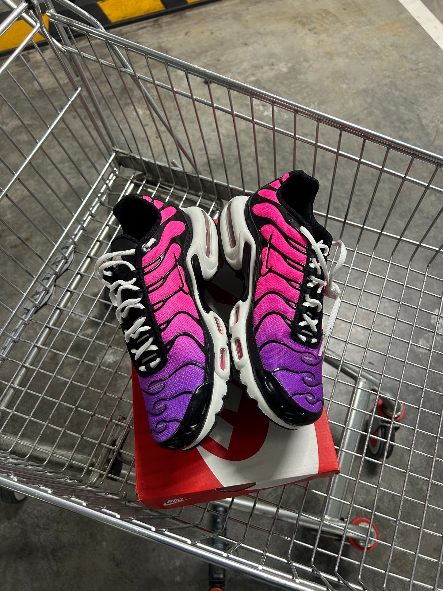 Nike Air Max Plus Dusks Women’s 10 / Men’s 8.5-9