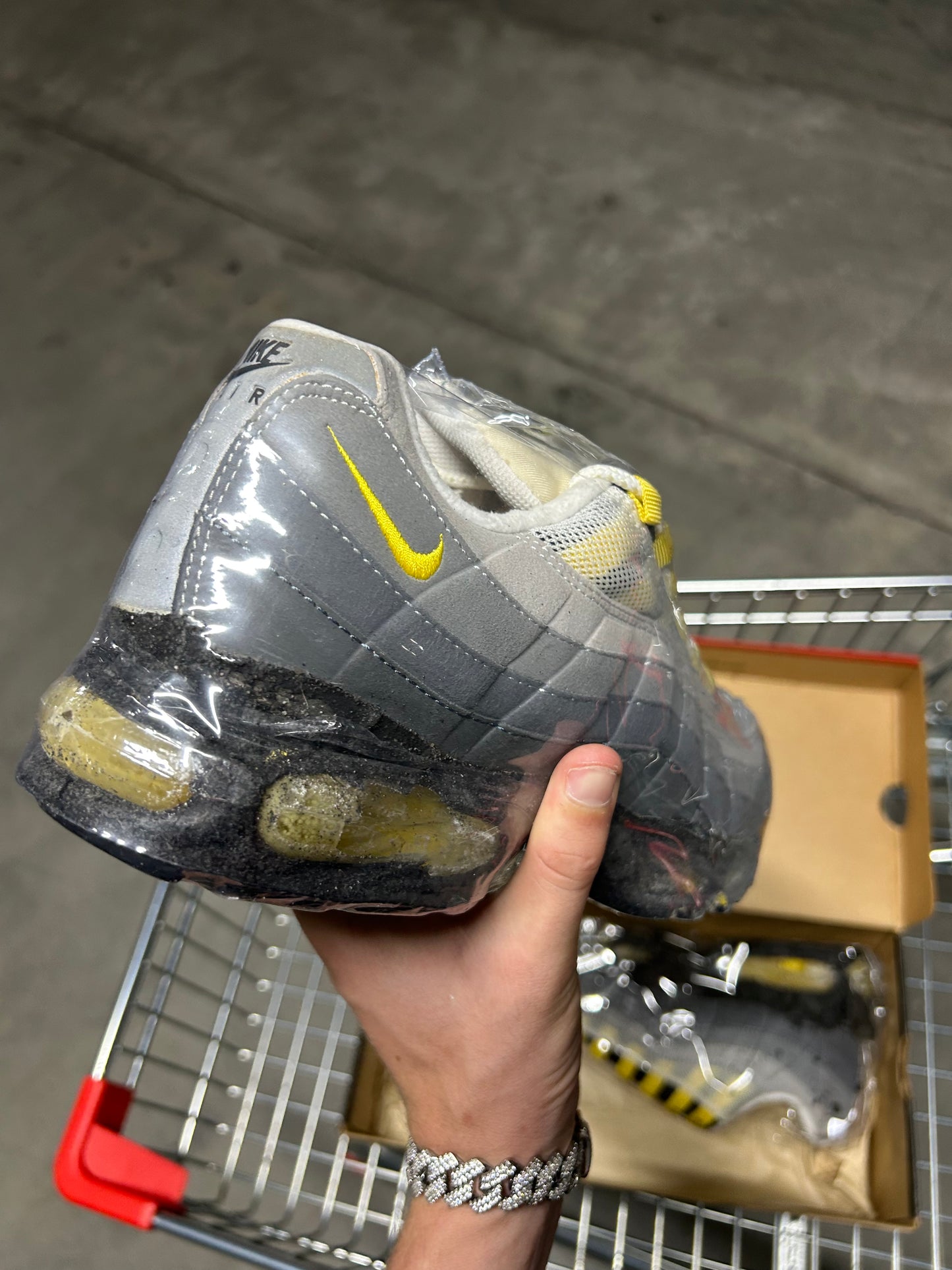 Nike Air Max 95 Black/Yellow Streak (1998) US9.5 Men’s