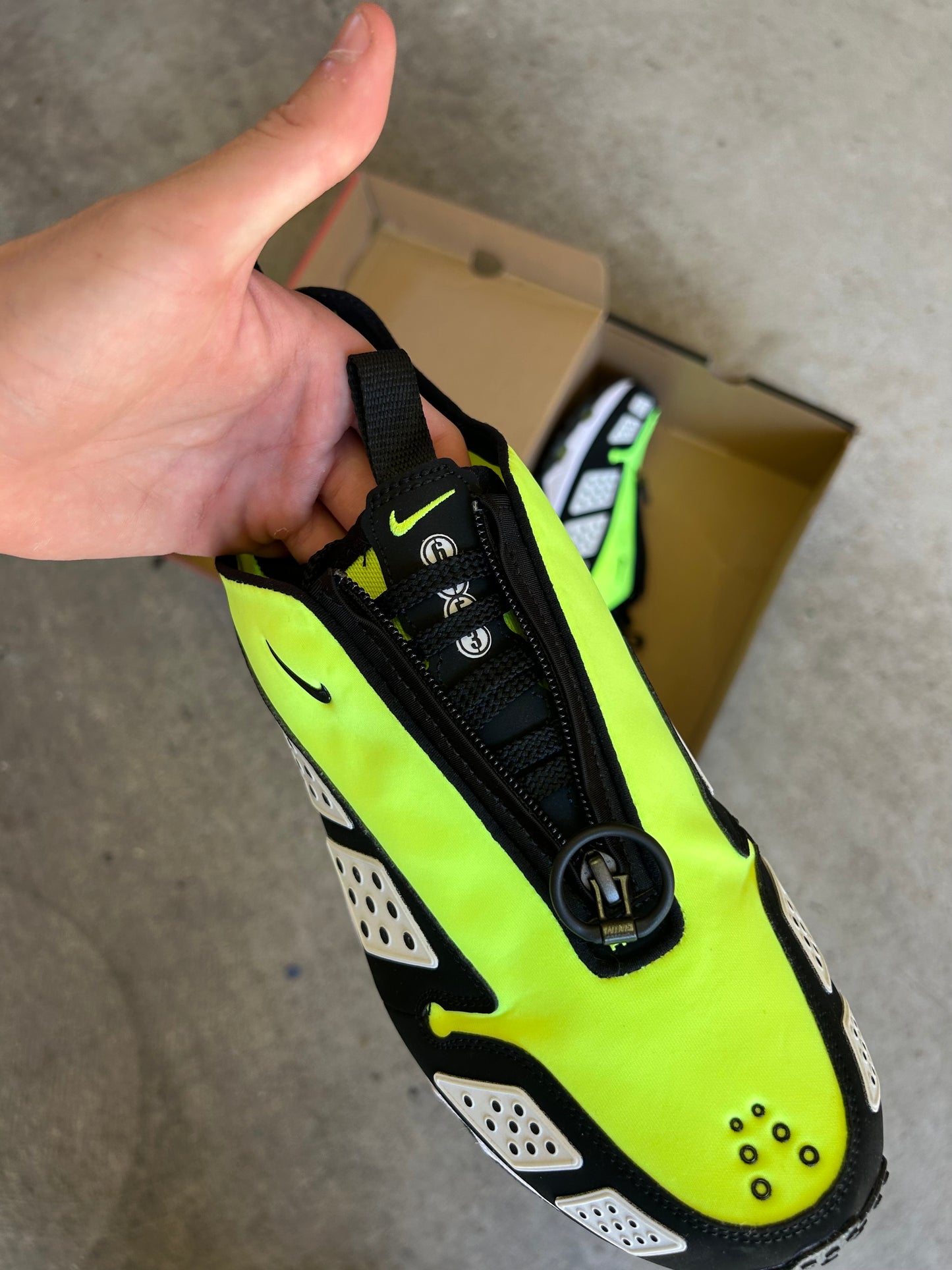 NIKE AIR MAX SNDR Neon Volts US11.5 Women’s / 10 Men’s