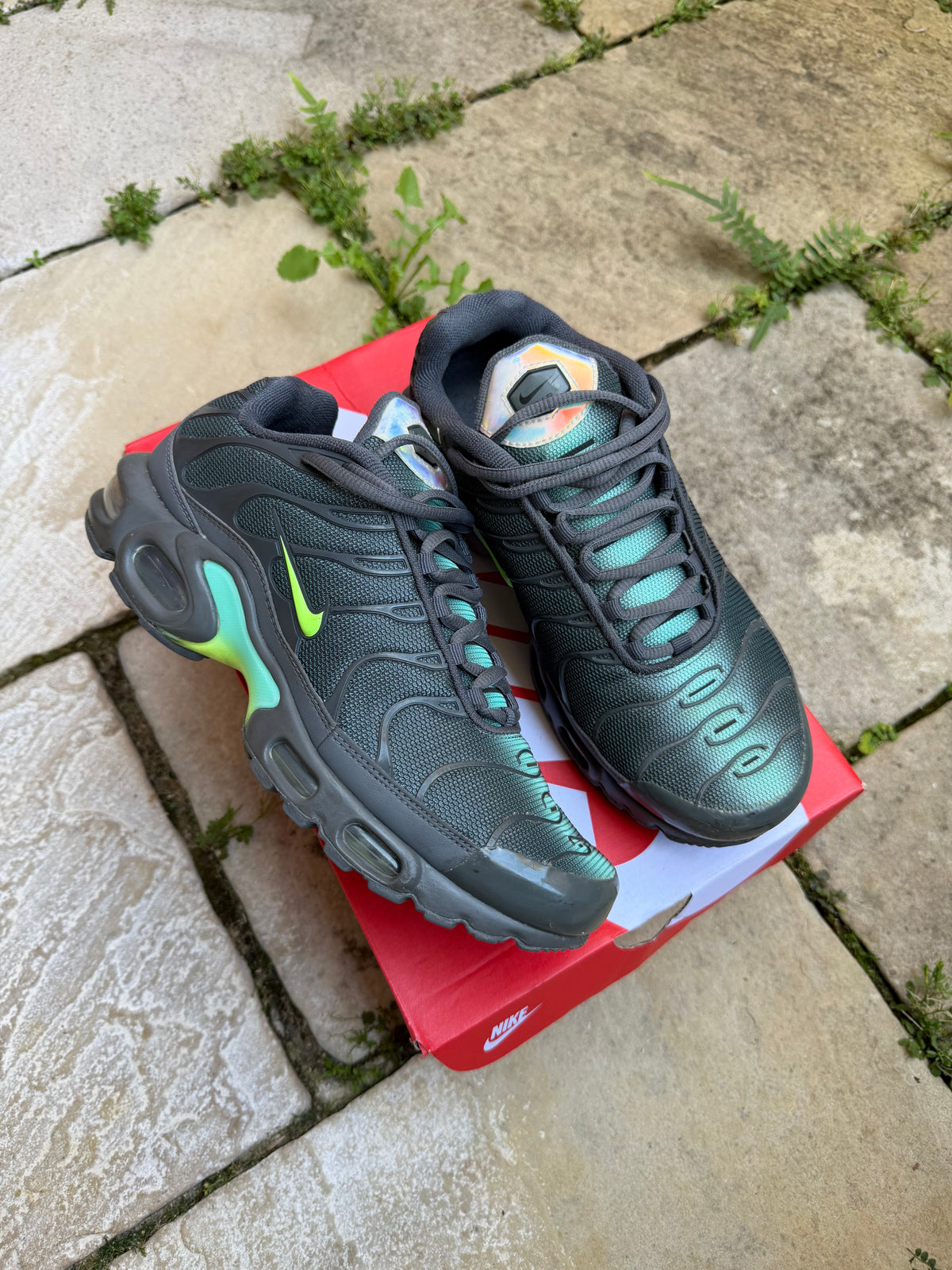 Nike Air Max Plus “Iron Grey Iridescent” US9 Men’s