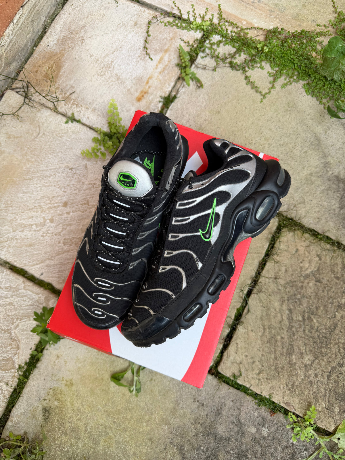 Nike Air Max Plus “Black Metallic Green Strike” US11 Men’s
