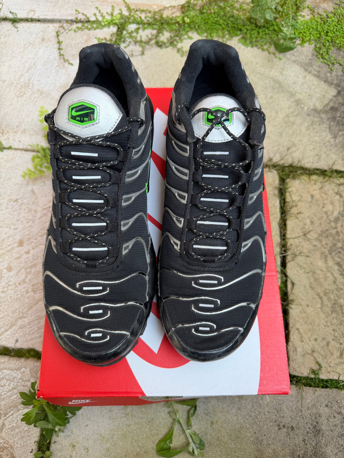 Nike Air Max Plus “Black Metallic Green Strike” US11 Men’s