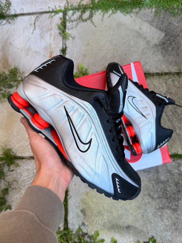 Nike Shox R4 “Black Red Silver” US10 Men’s