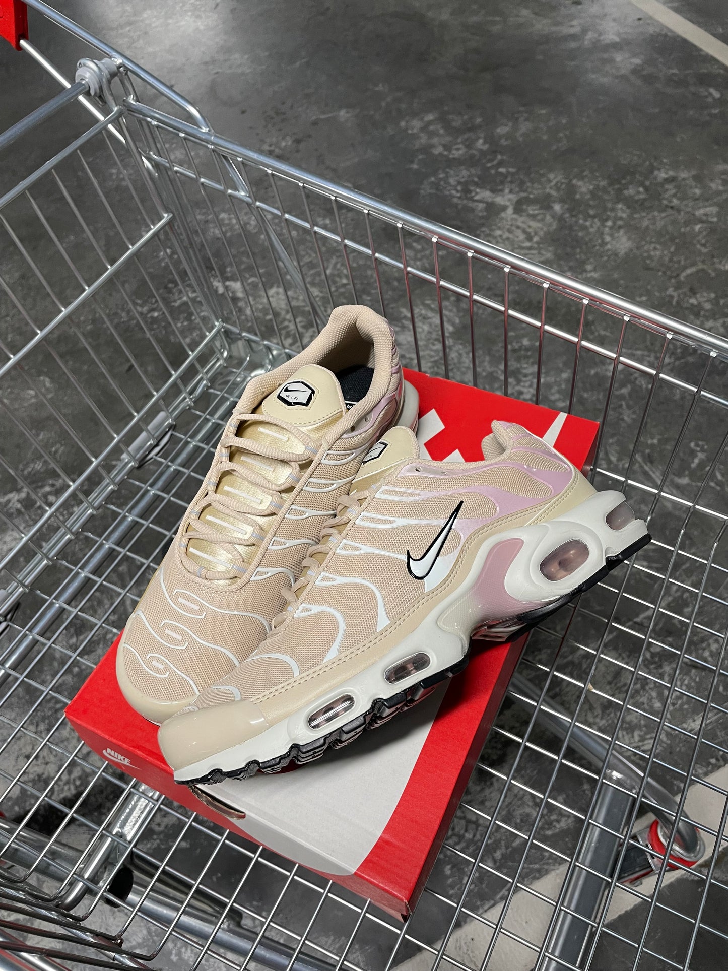 Nike Air Max Plus Sandrift US11W / 9.5 Men’s