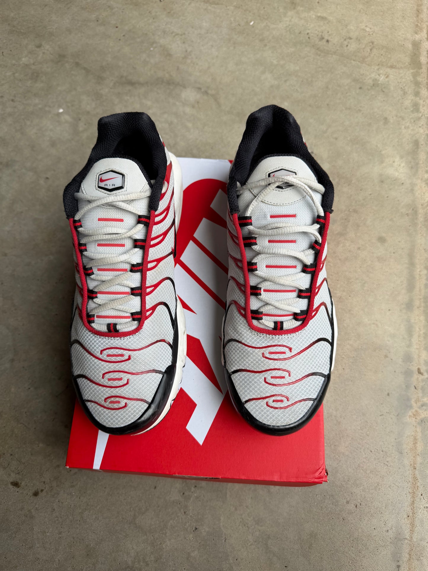 Nike Air Max Plus Platinum Black University Red US10 Men’s