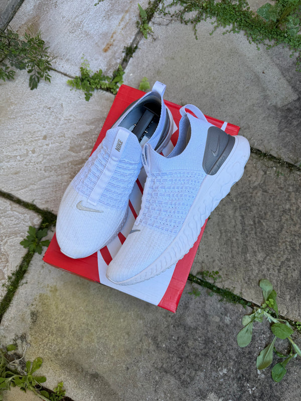 Nike Phantom React V2 “Triple White” US11 Women’s /9.5 Men’s