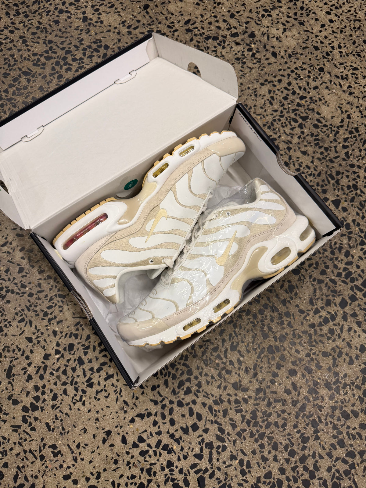 Nike Air Max Plus PRM “Summit White / Pale Vanilla” US13 Women’s / 11.5 Men’s