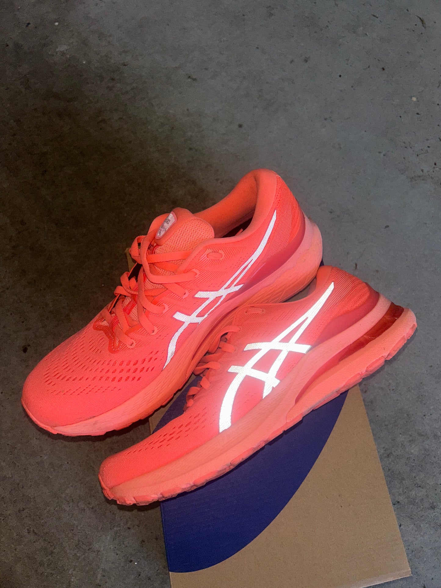 ASICS Gel Kayano 28 Coral Lite Show
