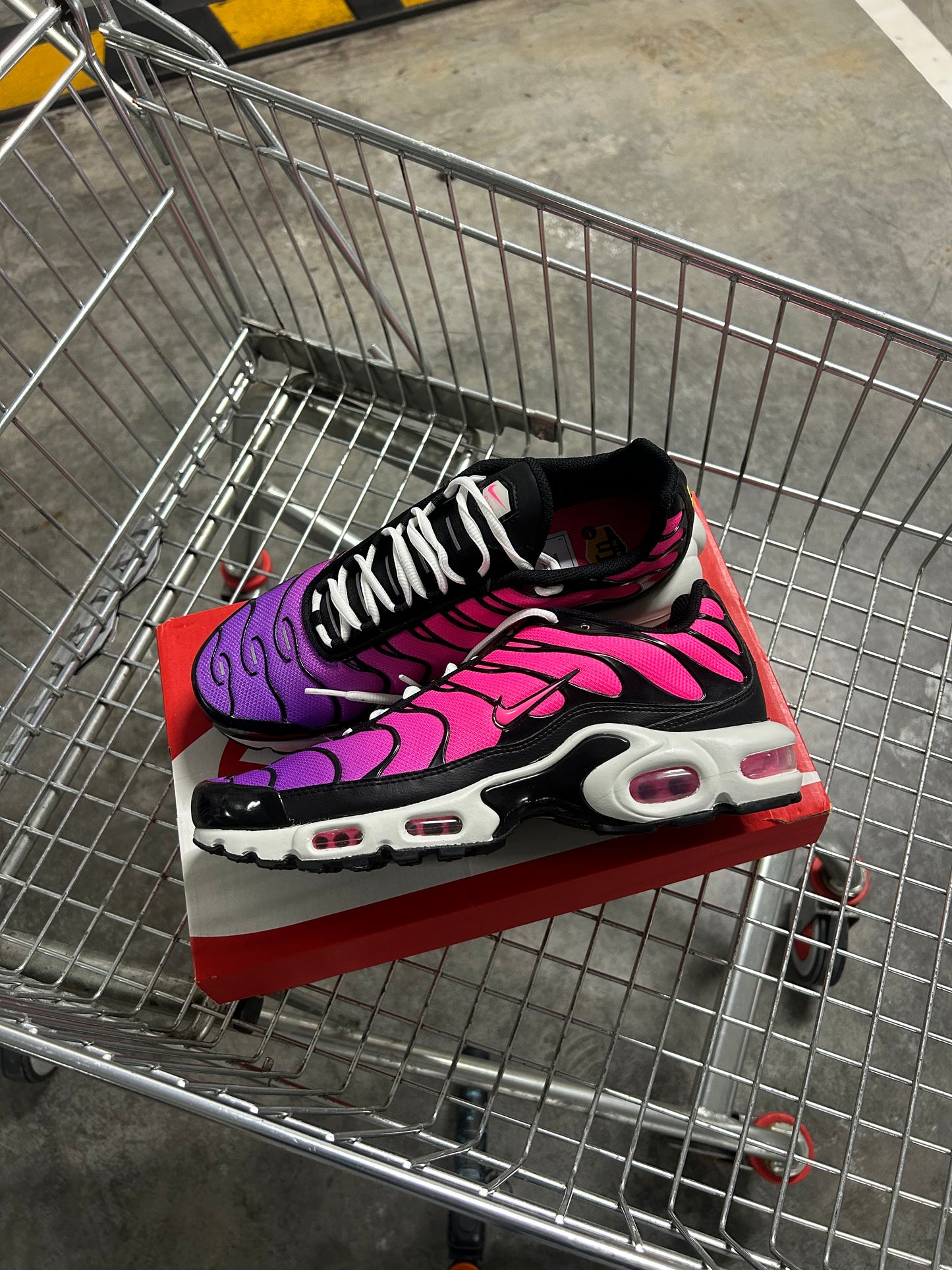 Nike Air Max Plus Dusks Women’s 10 / Men’s 8.5-9