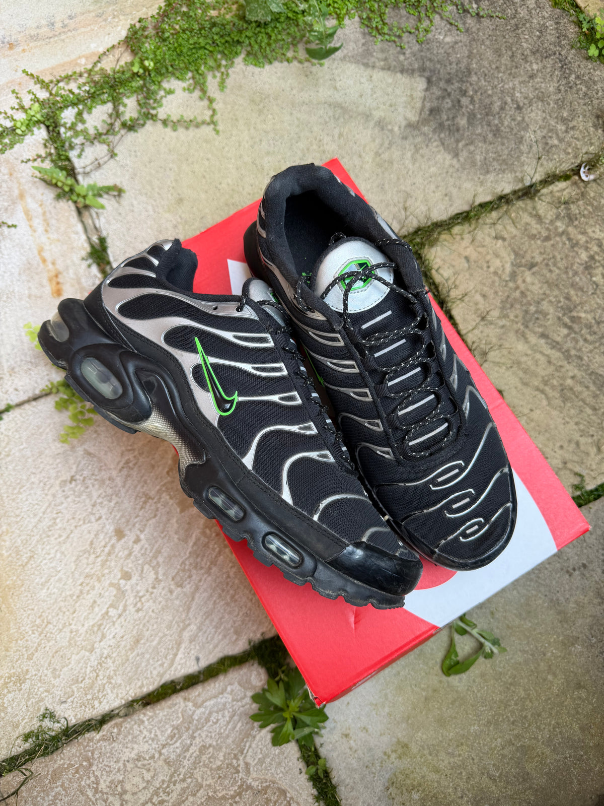 Nike Air Max Plus “Black Metallic Green Strike” US11 Men’s