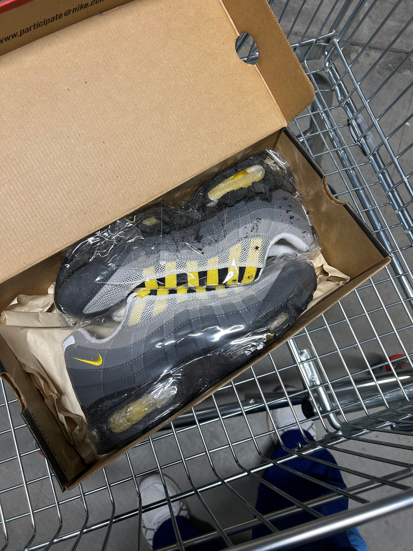 Nike Air Max 95 Black/Yellow Streak (1998) US9.5 Men’s