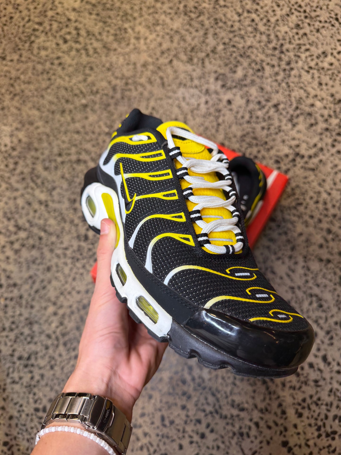 Nike Air Max Plus Black Tour Yellow Men's US9.5