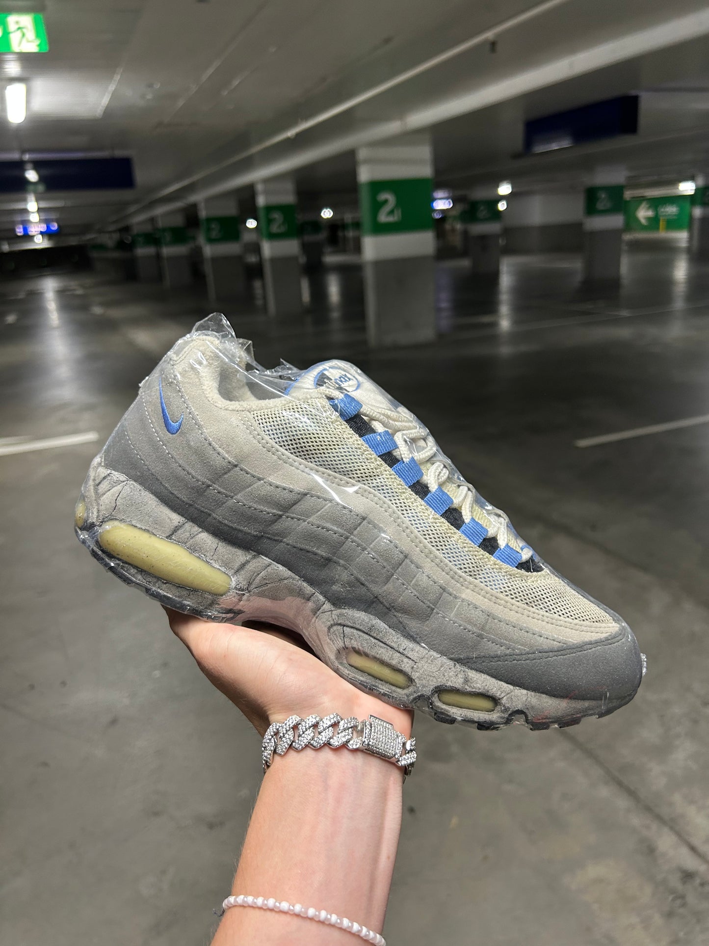Nike Air Max 95 Black/ Blue crystal (2002) US9.5 men’s