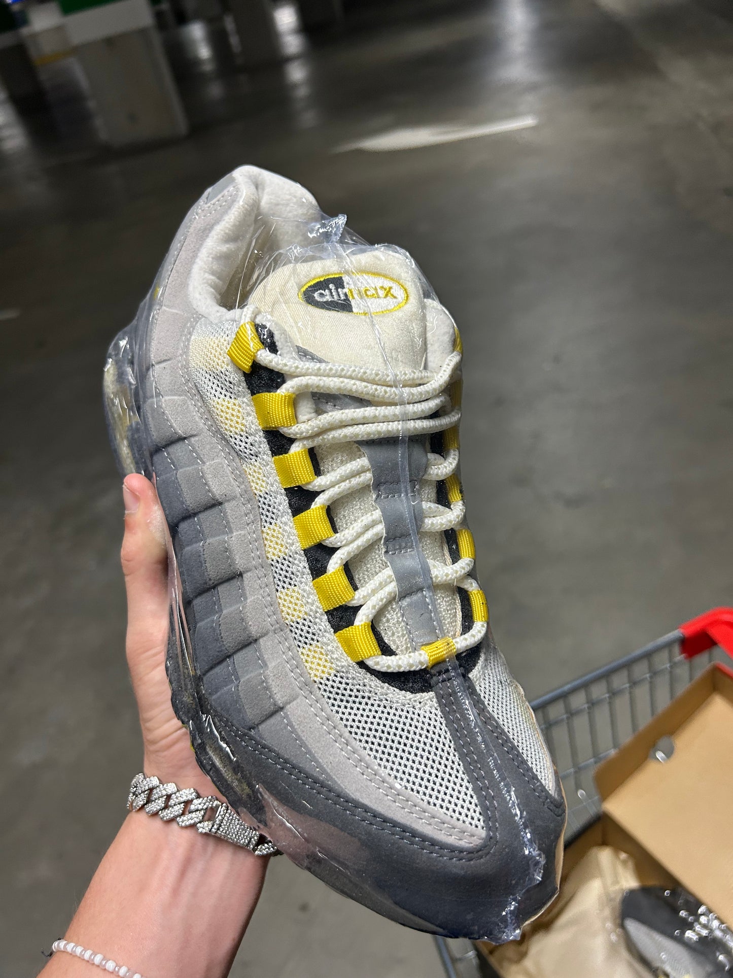 Nike Air Max 95 Black/Yellow Streak (1998) US9.5 Men’s