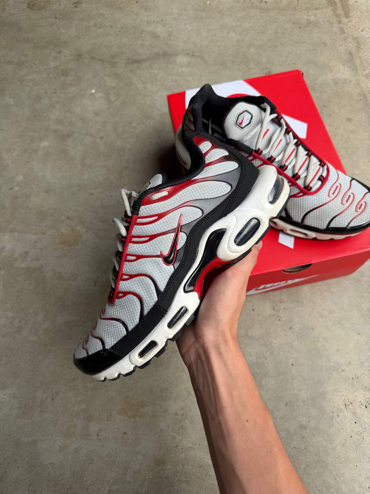 Nike Air Max Plus Platinum Black University Red US10 Men’s