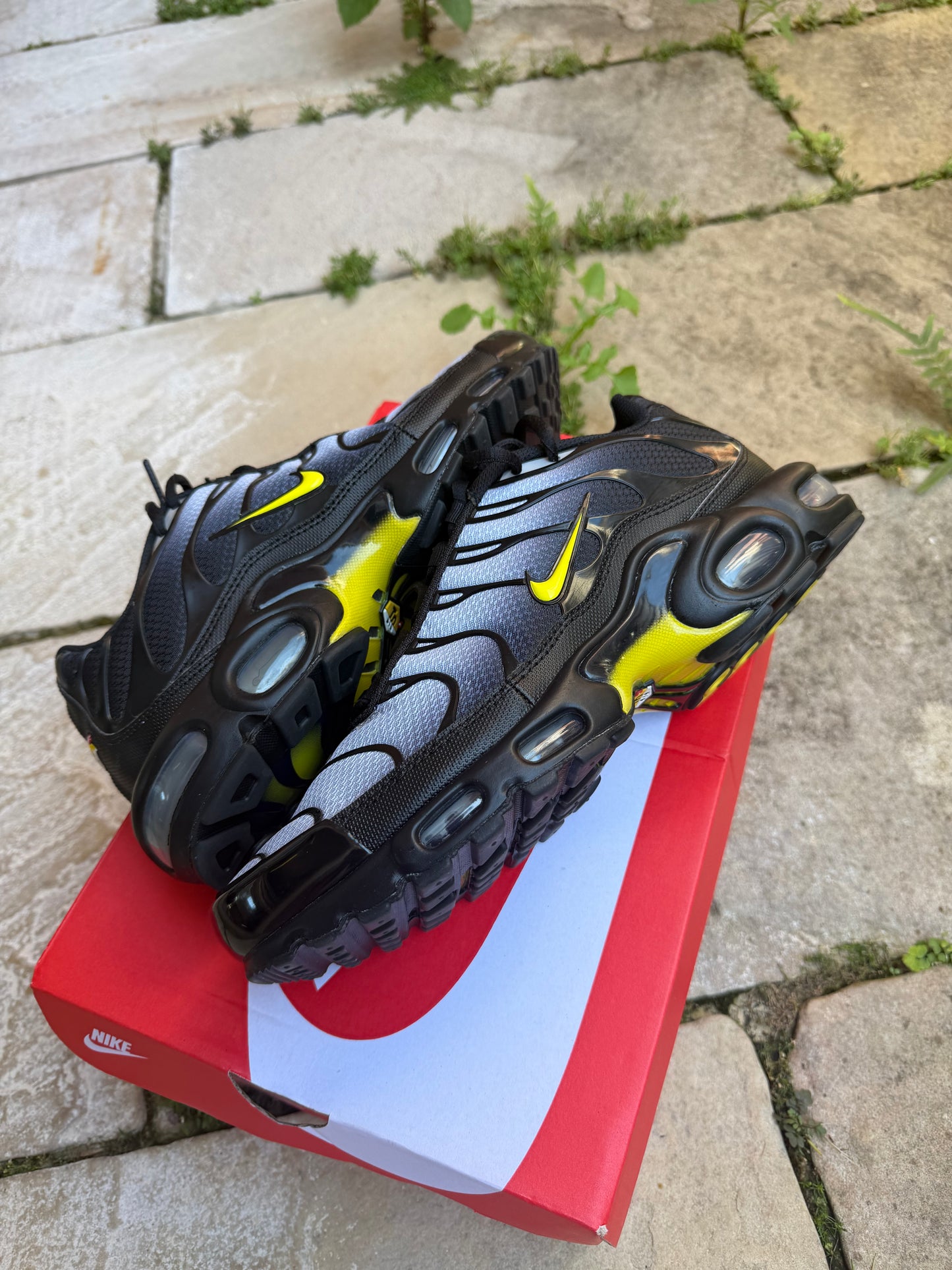 Nike Air Max Plus “Wolf Grey Optic Yellow” US9 Men’s