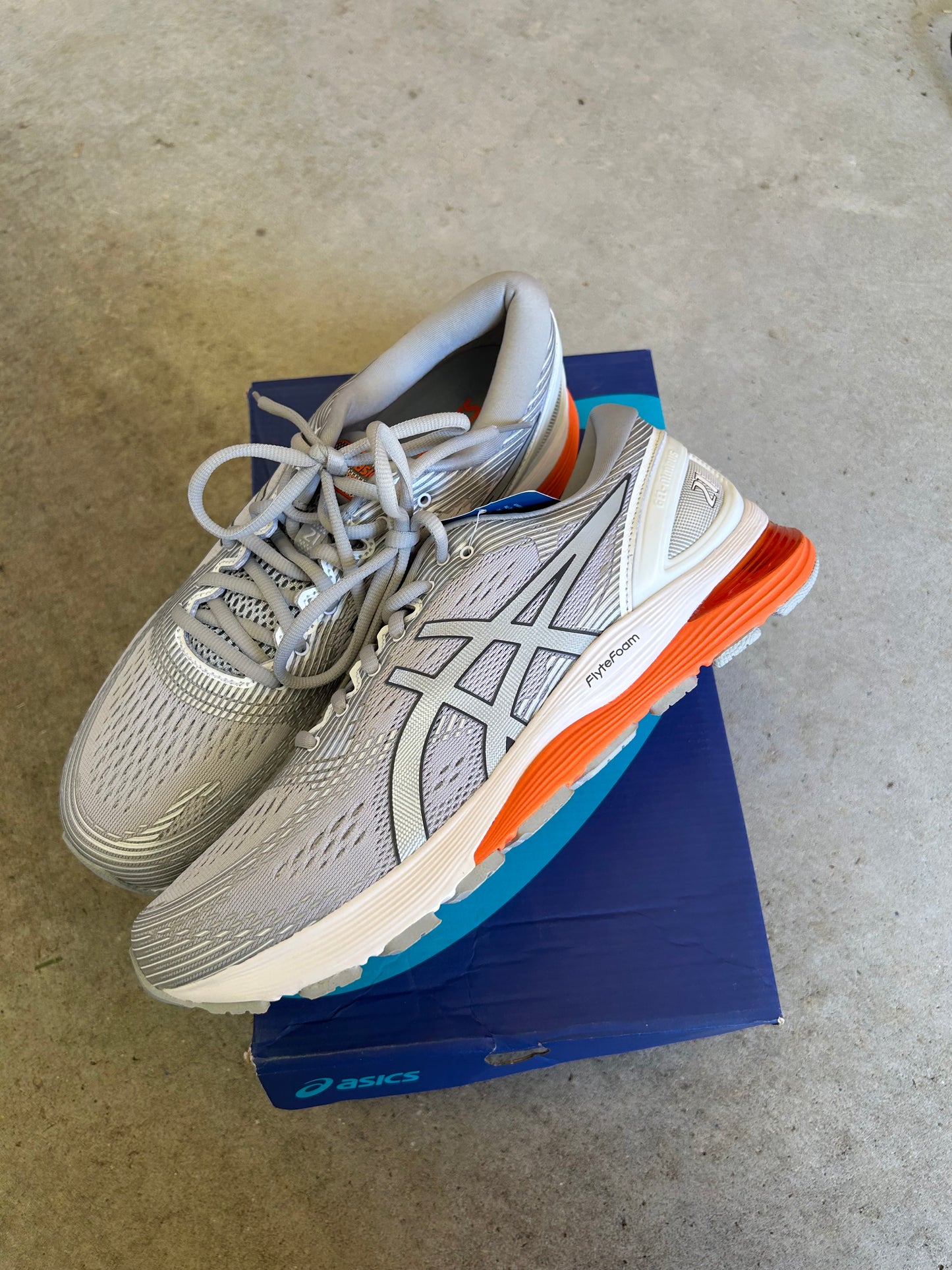 ASICS GEL Nimbus 21 Mid Grey/ White US10.5 Men’s