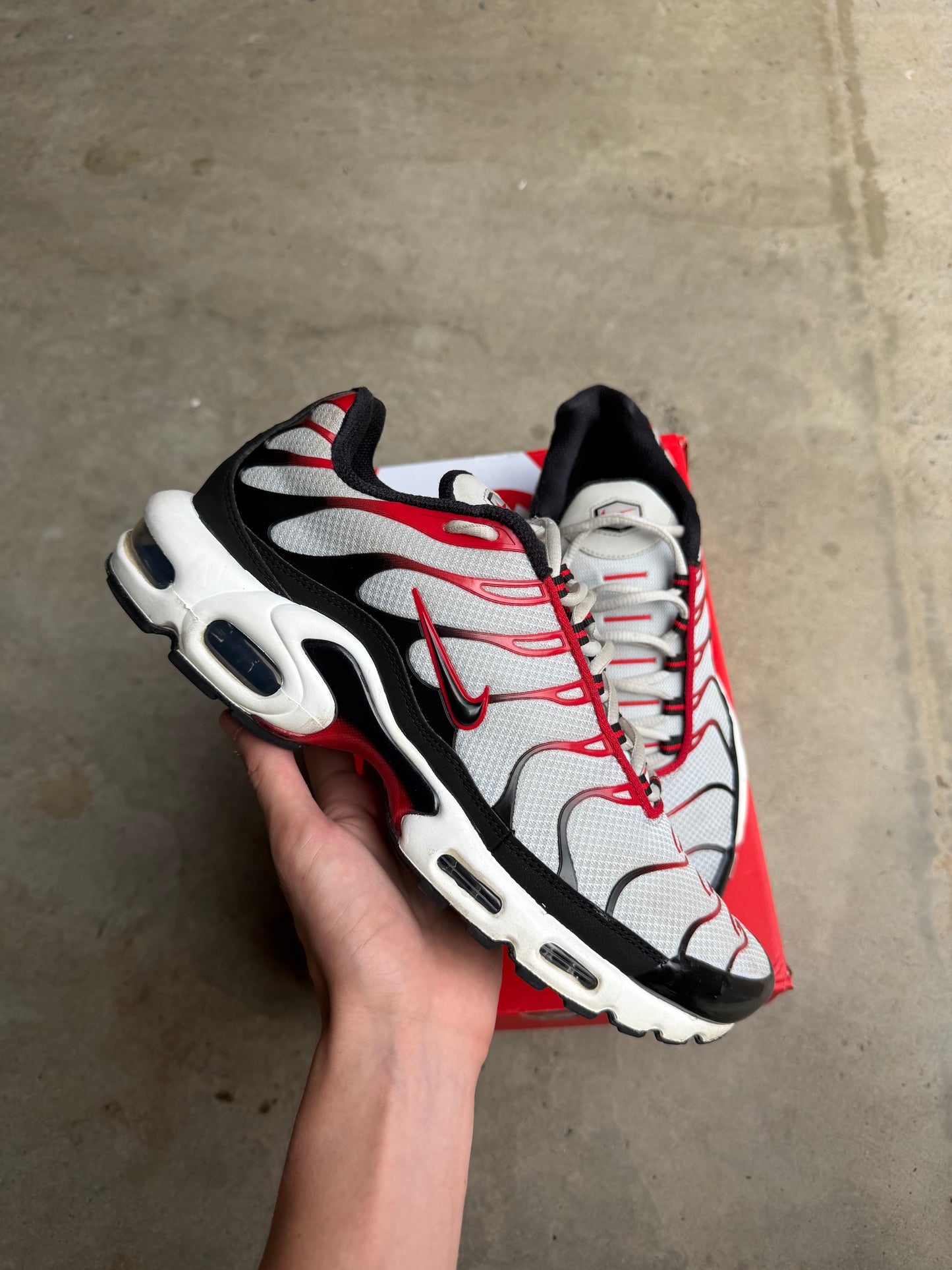 Nike Air Max Plus Platinum Black University Red US10 Men’s