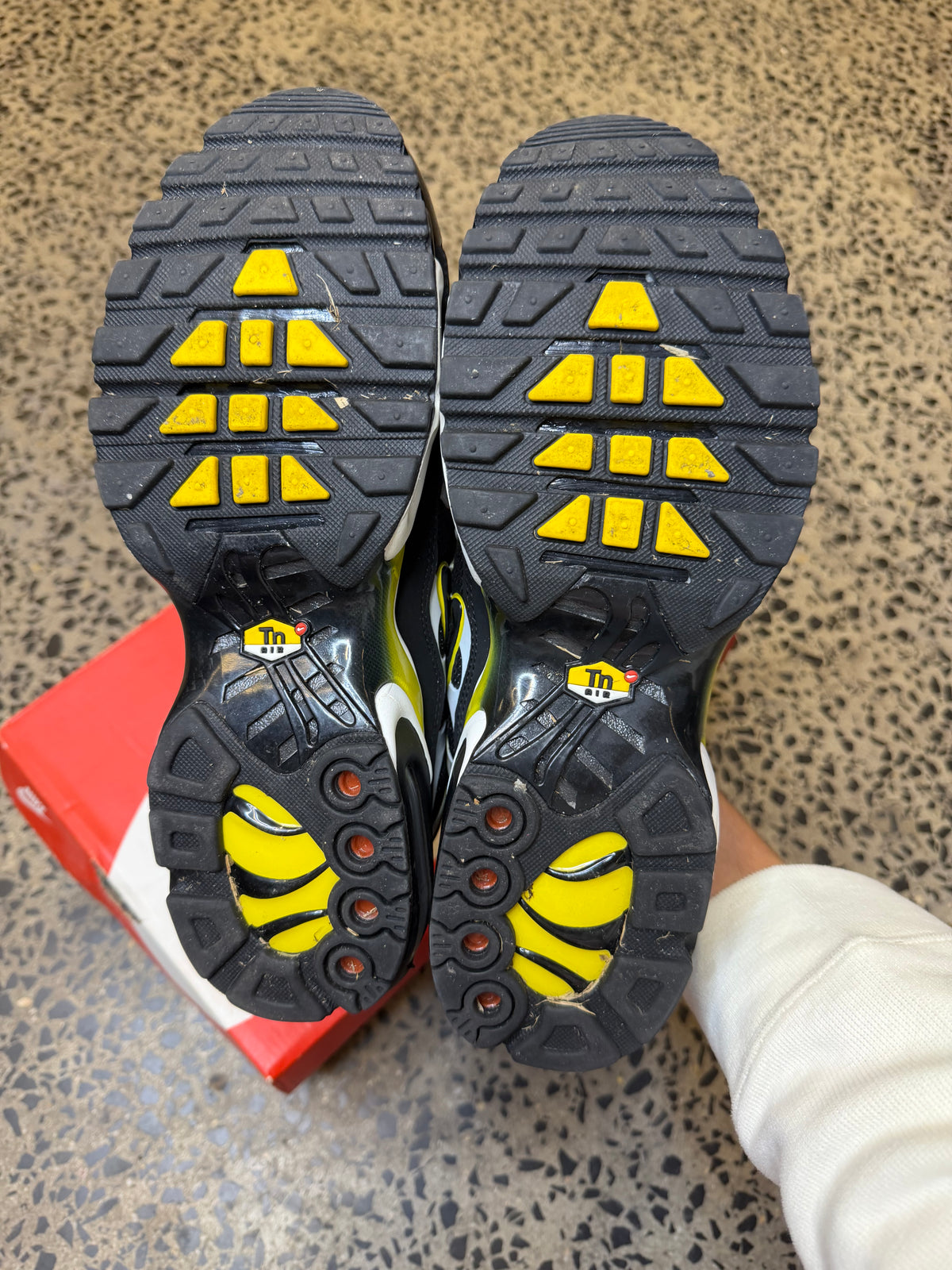 Nike Air Max Plus Black Tour Yellow Men's US9.5