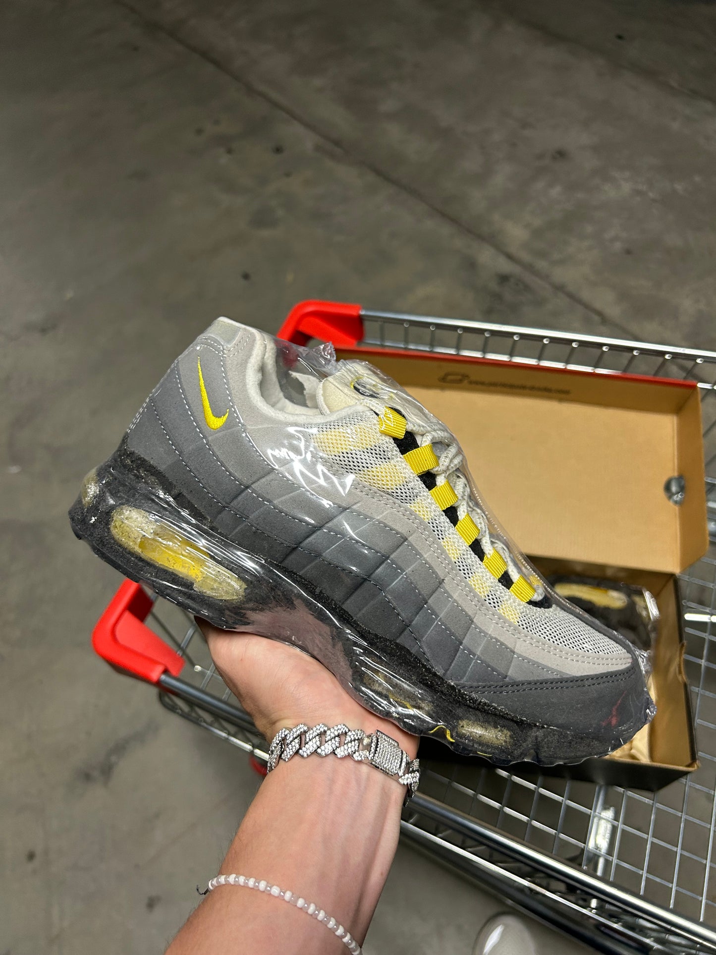 Nike Air Max 95 Black/Yellow Streak (1998) US9.5 Men’s