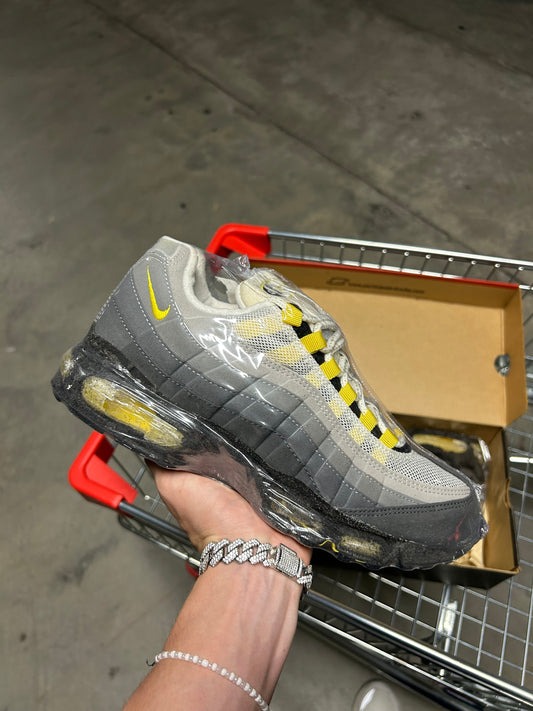 Nike Air Max 95 Black/Yellow Streak (1998) US9.5 Men’s