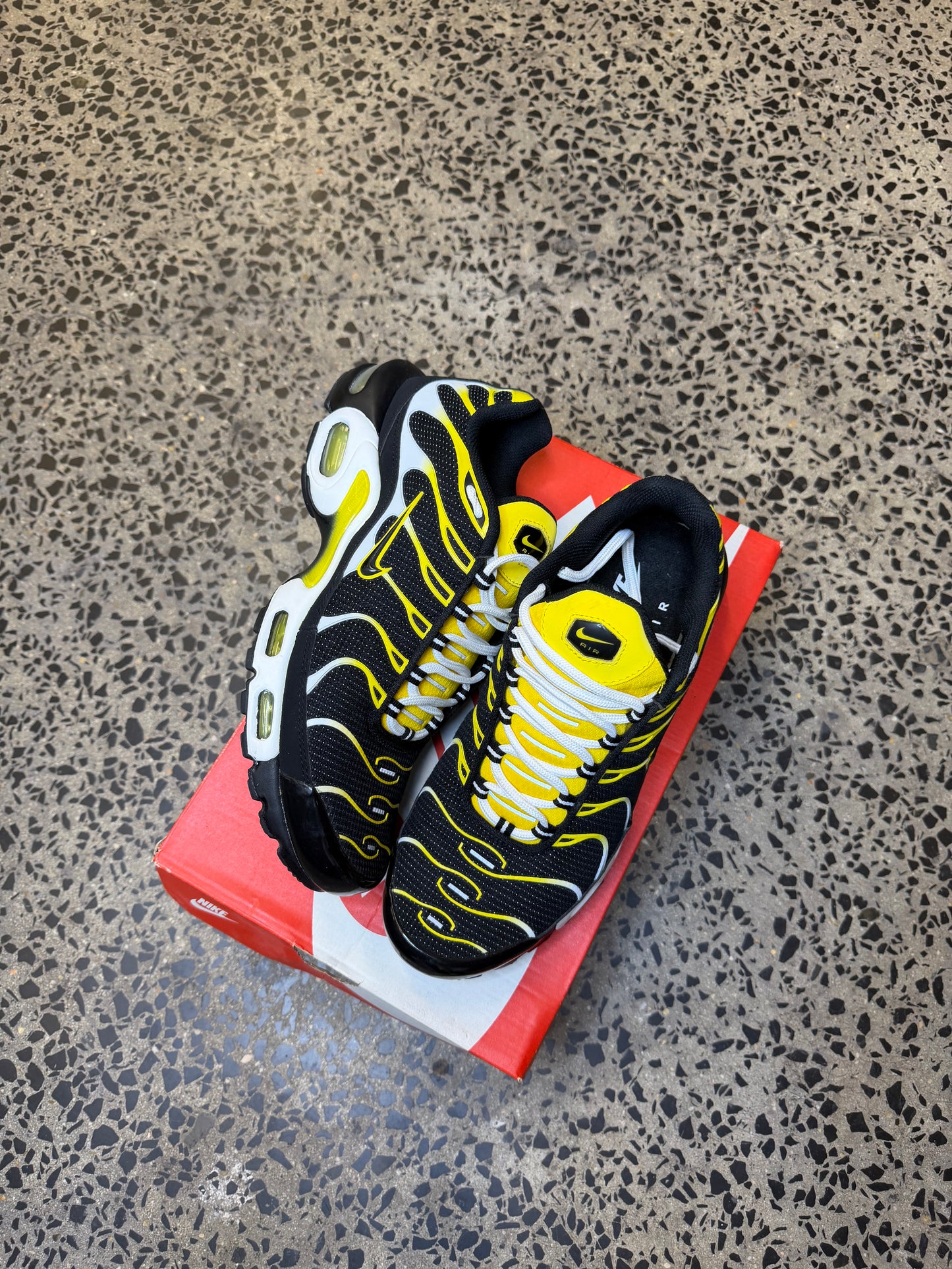 Nike Air Max Plus Black Tour Yellow Men's US9.5
