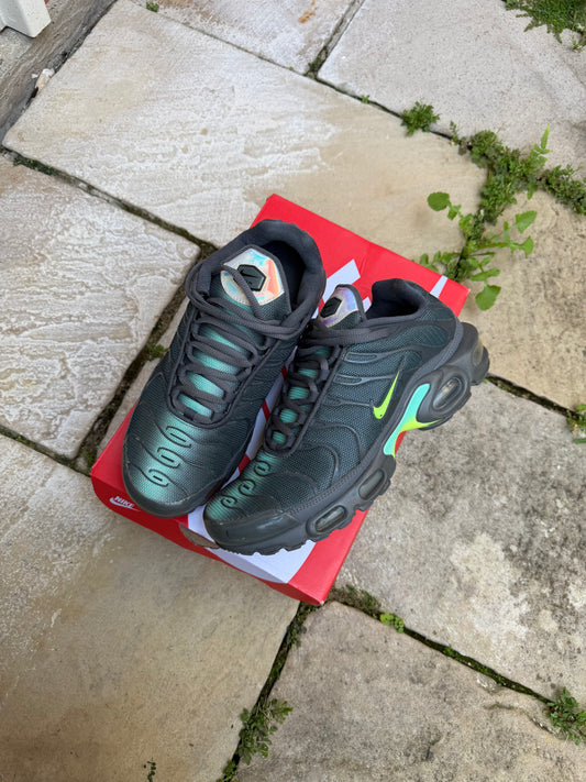 Nike Air Max Plus “Iron Grey Iridescent” US9 Men’s