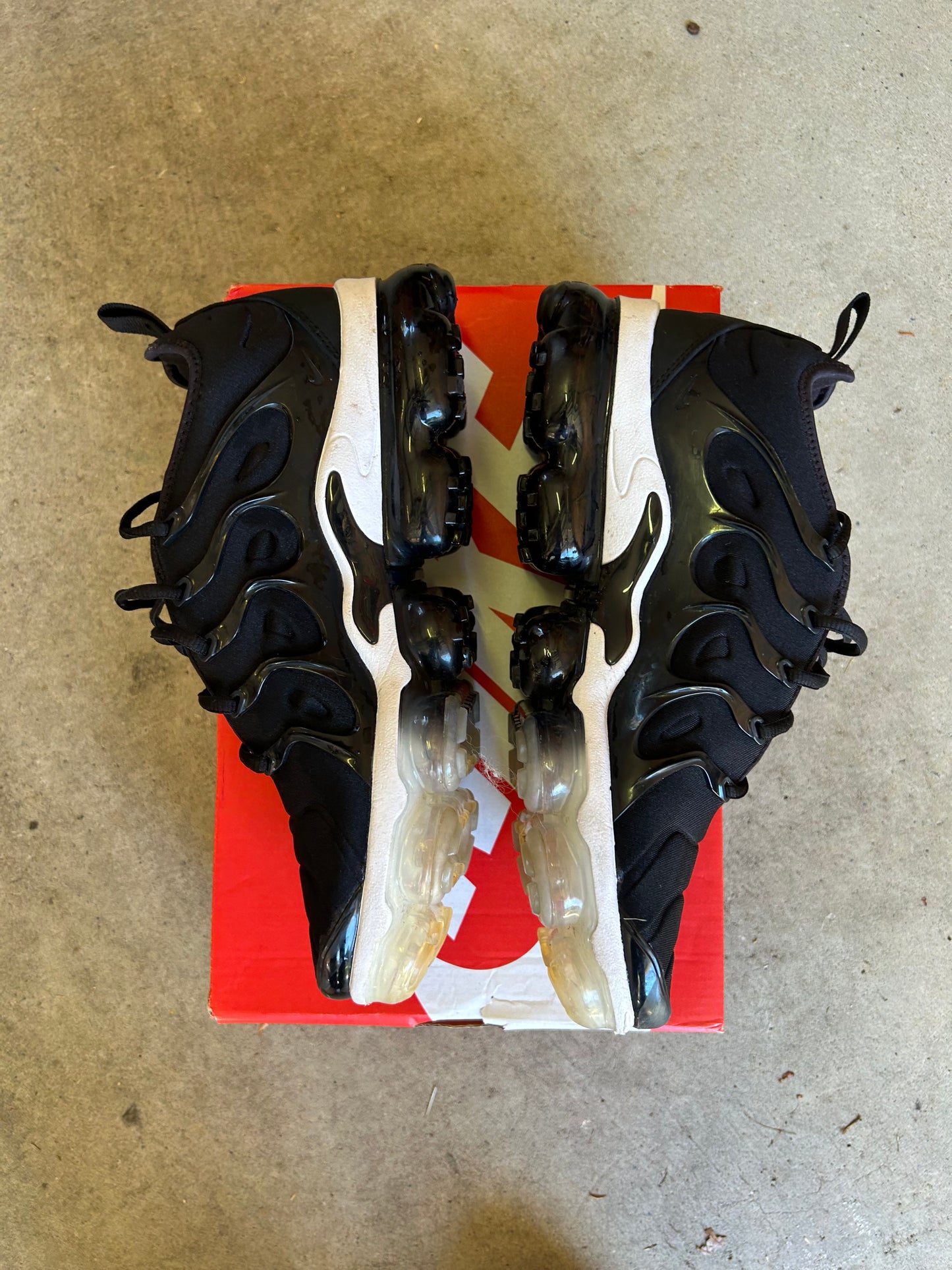 Nike Vapor Max Plus Black/ White US10 Men’s