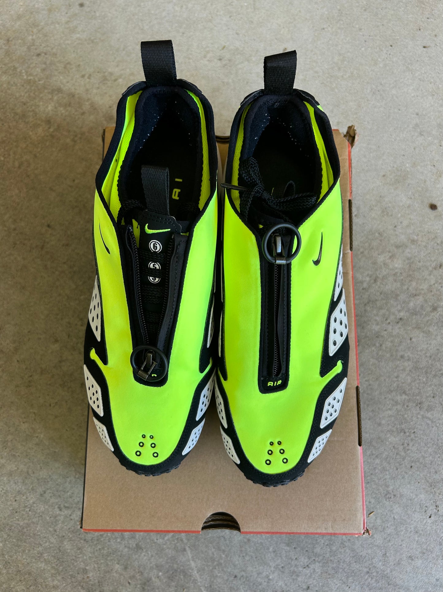 NIKE AIR MAX SNDR Neon Volts US11.5 Women’s / 10 Men’s