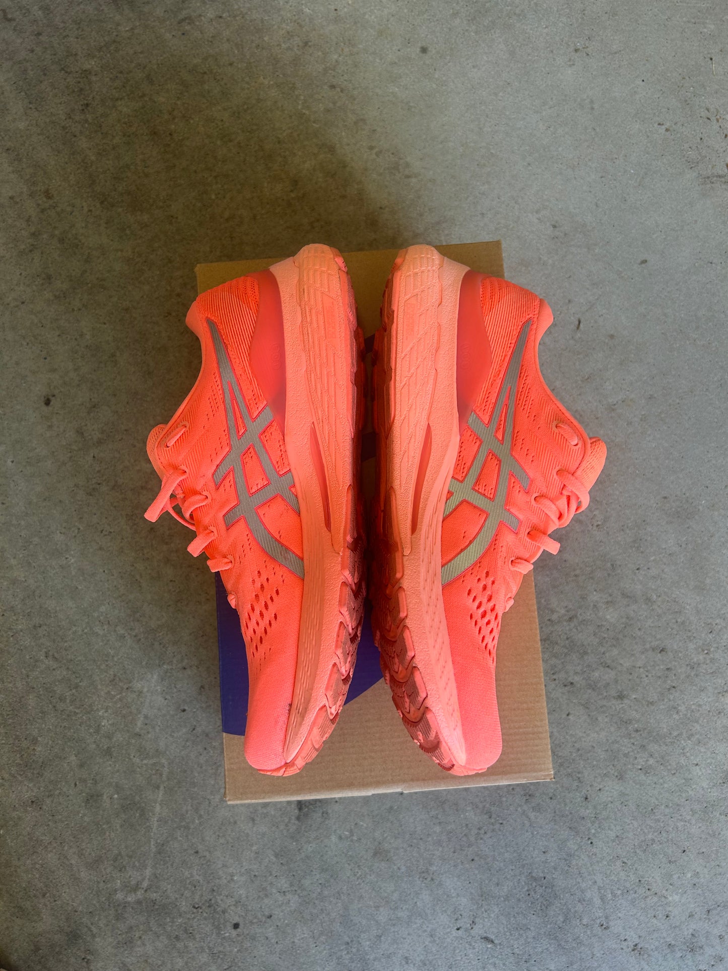 ASICS Gel Kayano 28 Coral Lite Show