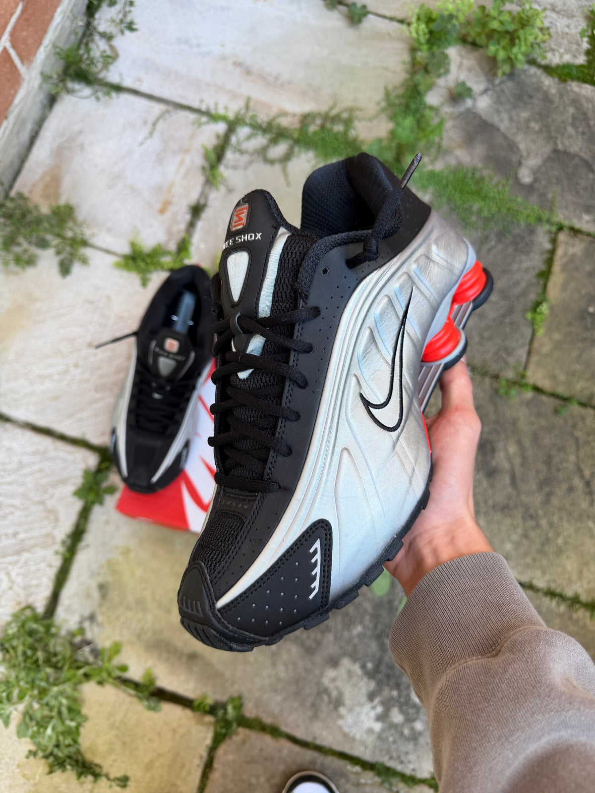 Nike Shox R4 “Black Red Silver” US10 Men’s