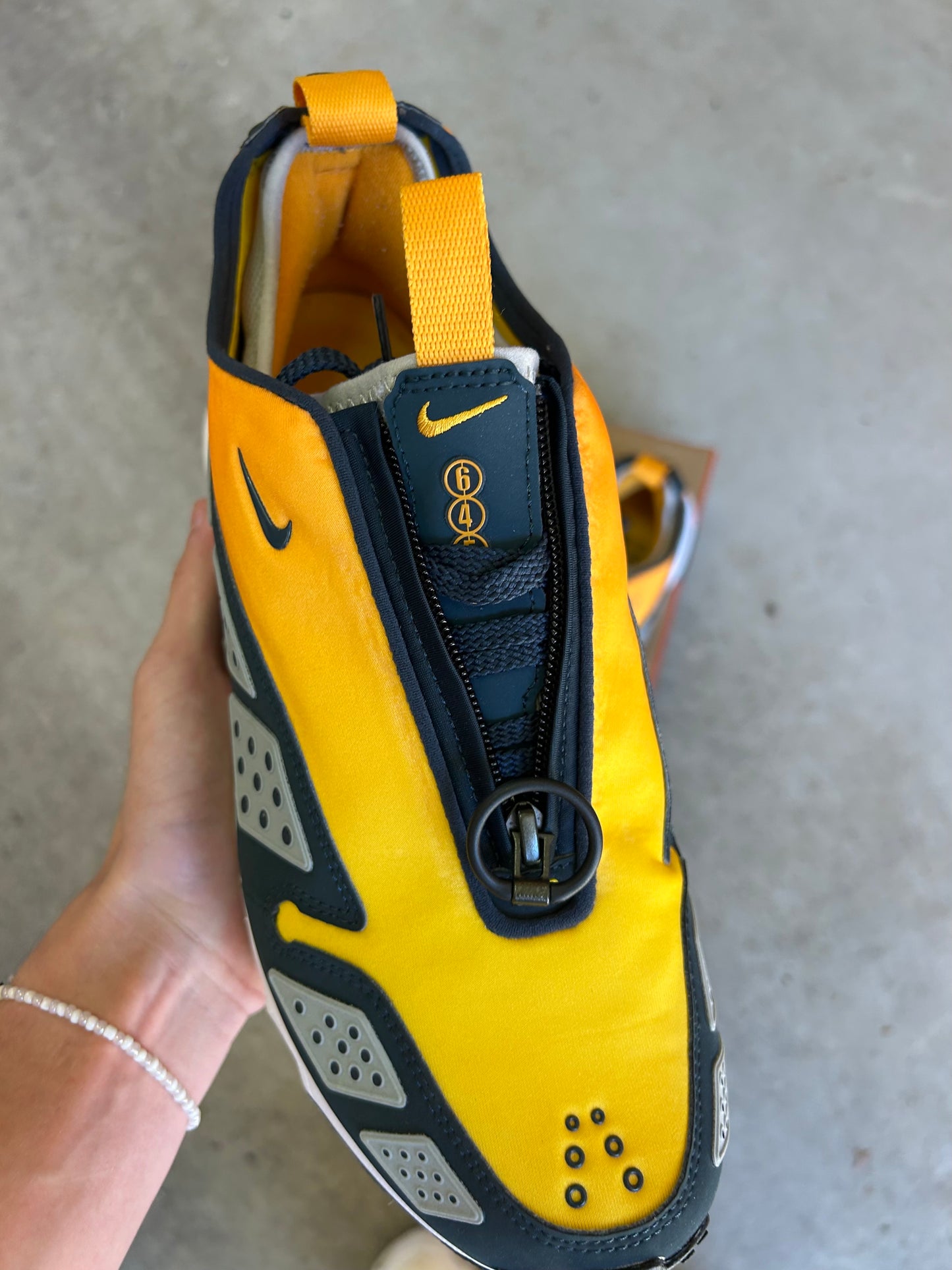 NIKE AIR MAX SNDR Canyon Gold US11.5 Women’s/ 10 Men’s