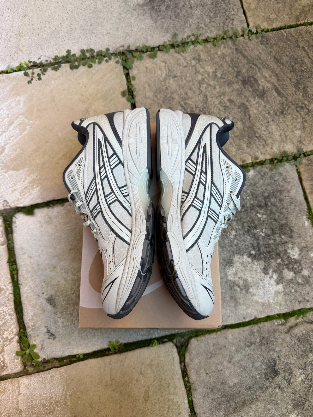GEL-KAYANO 14 EARTHENWARE “White Sage/Graphite Grey” US11 Men’s