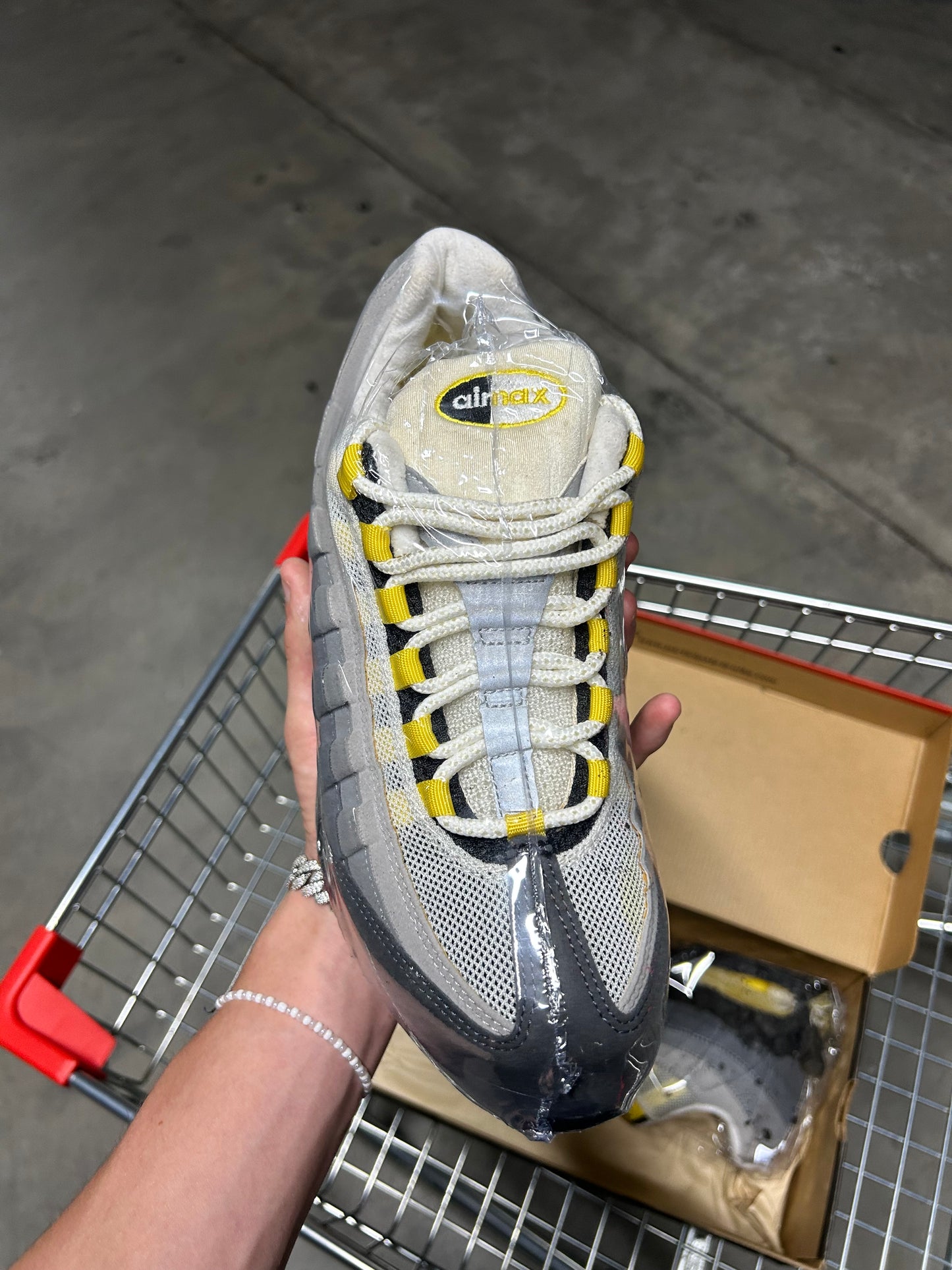 Nike Air Max 95 Black/Yellow Streak (1998) US9.5 Men’s