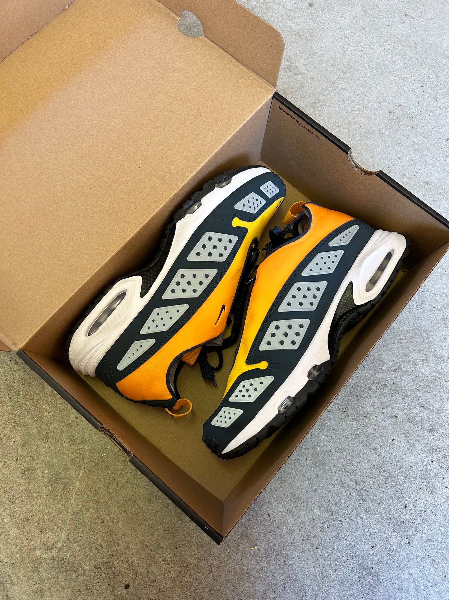 NIKE AIR MAX SNDR Canyon Gold US11.5 Women’s/ 10 Men’s