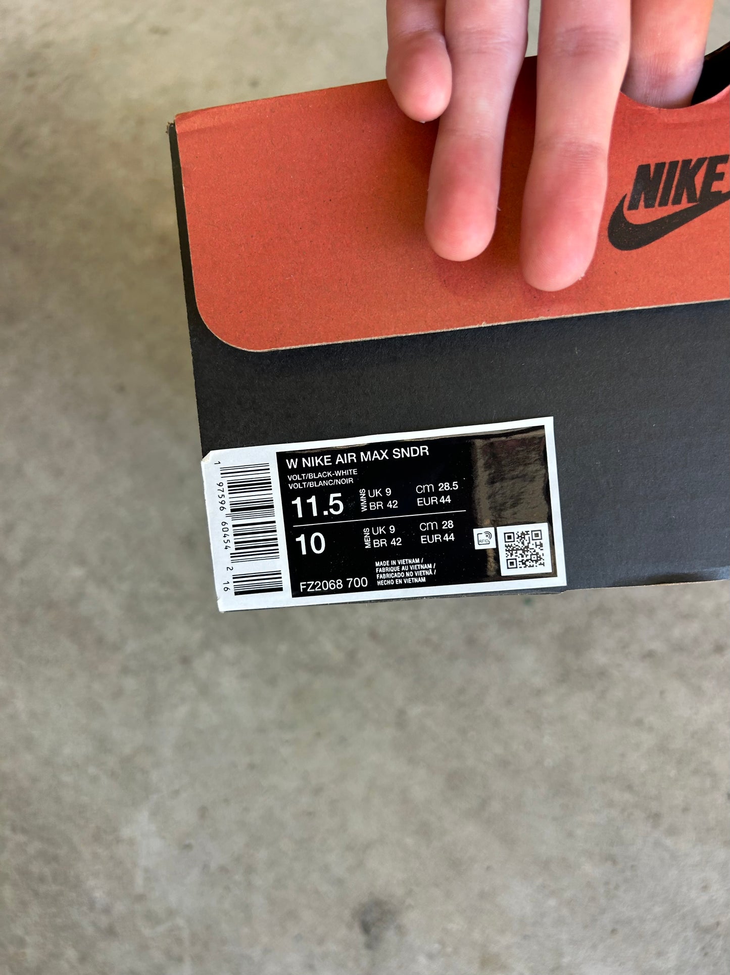 NIKE AIR MAX SNDR Neon Volts US11.5 Women’s / 10 Men’s